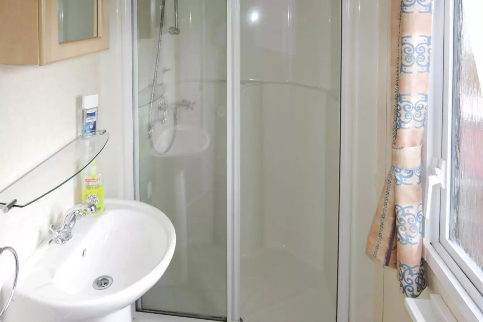 Holiday homes by the Lake Kolczewo 1-6 pers-Bathroom