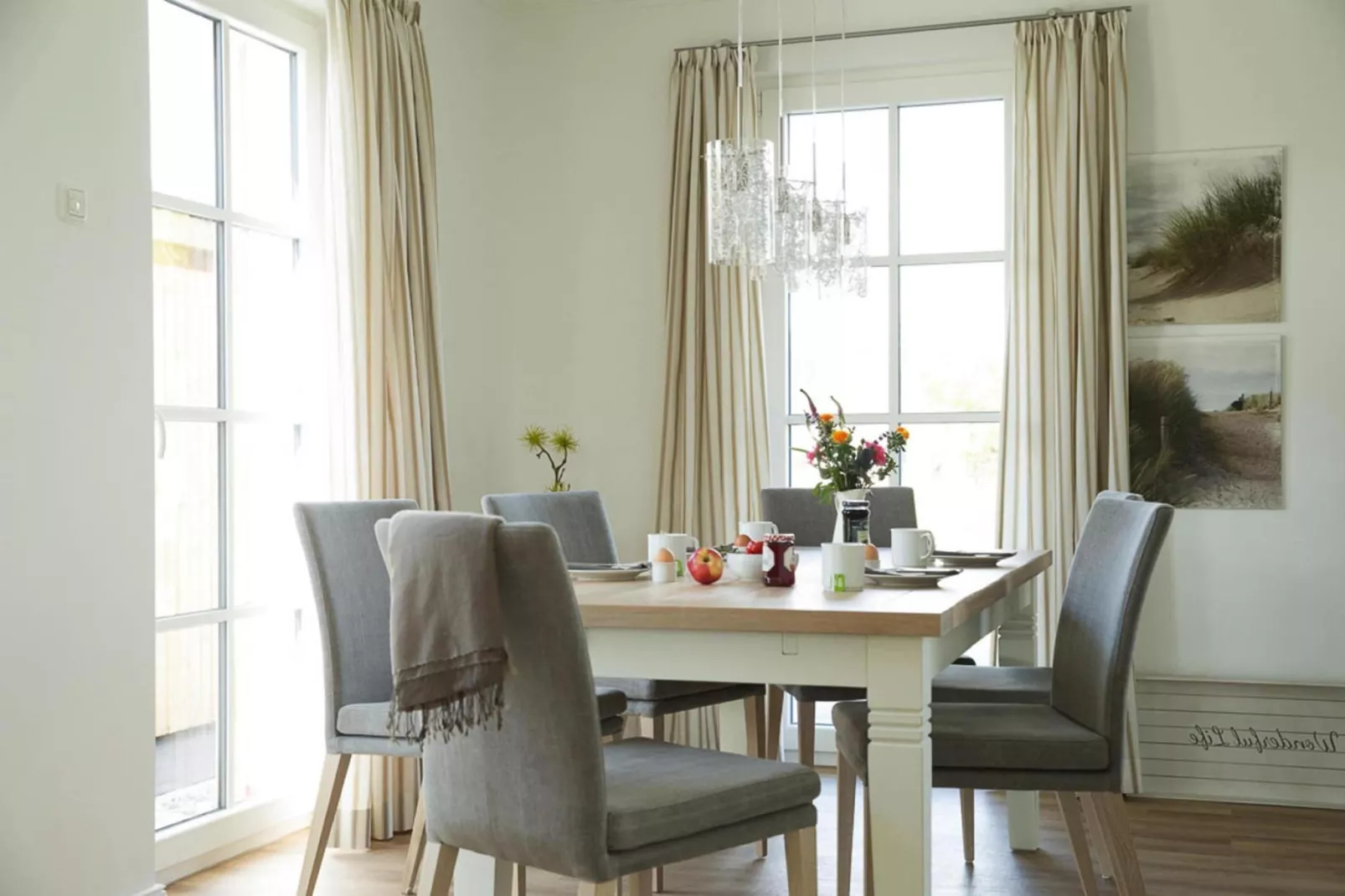 Schilfrohrsänger 61-Dining room