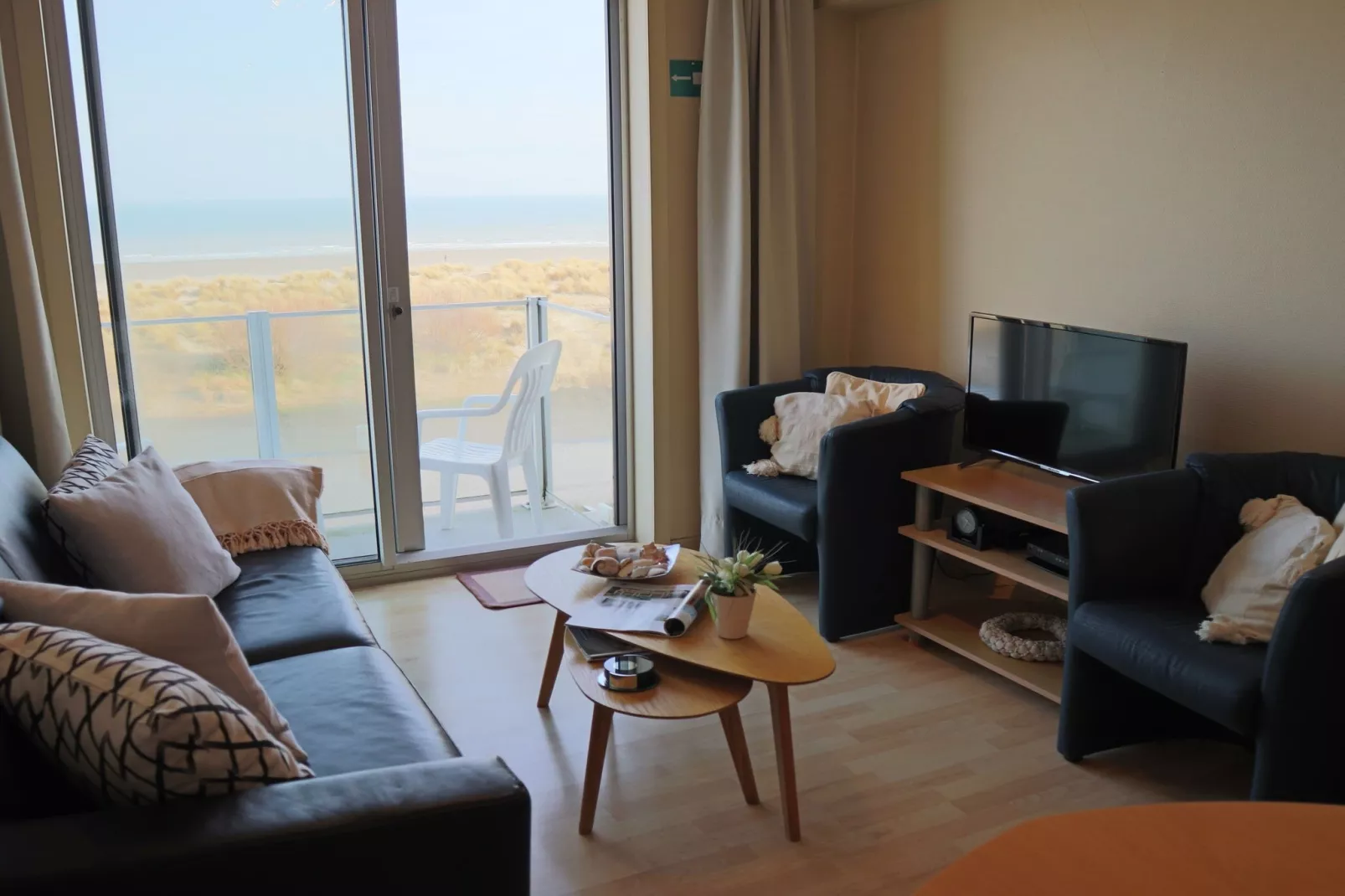 GOUNOD 201-Living room