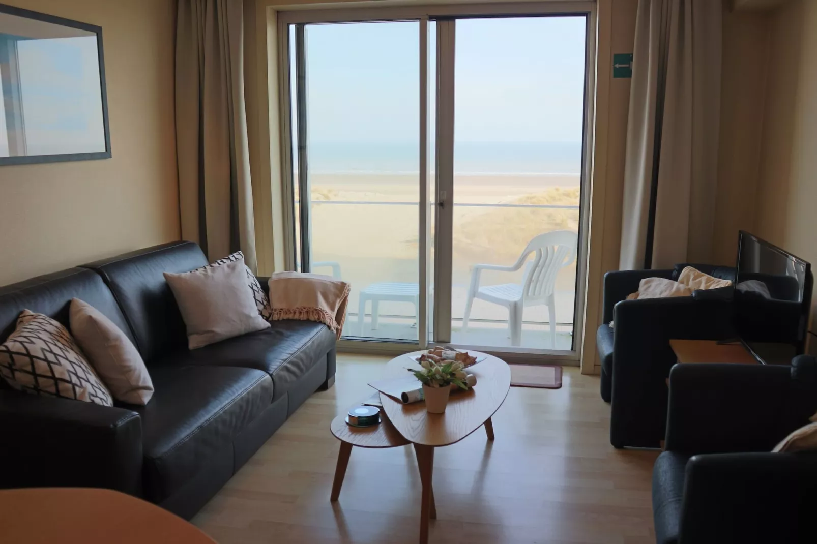 GOUNOD 201-Living room