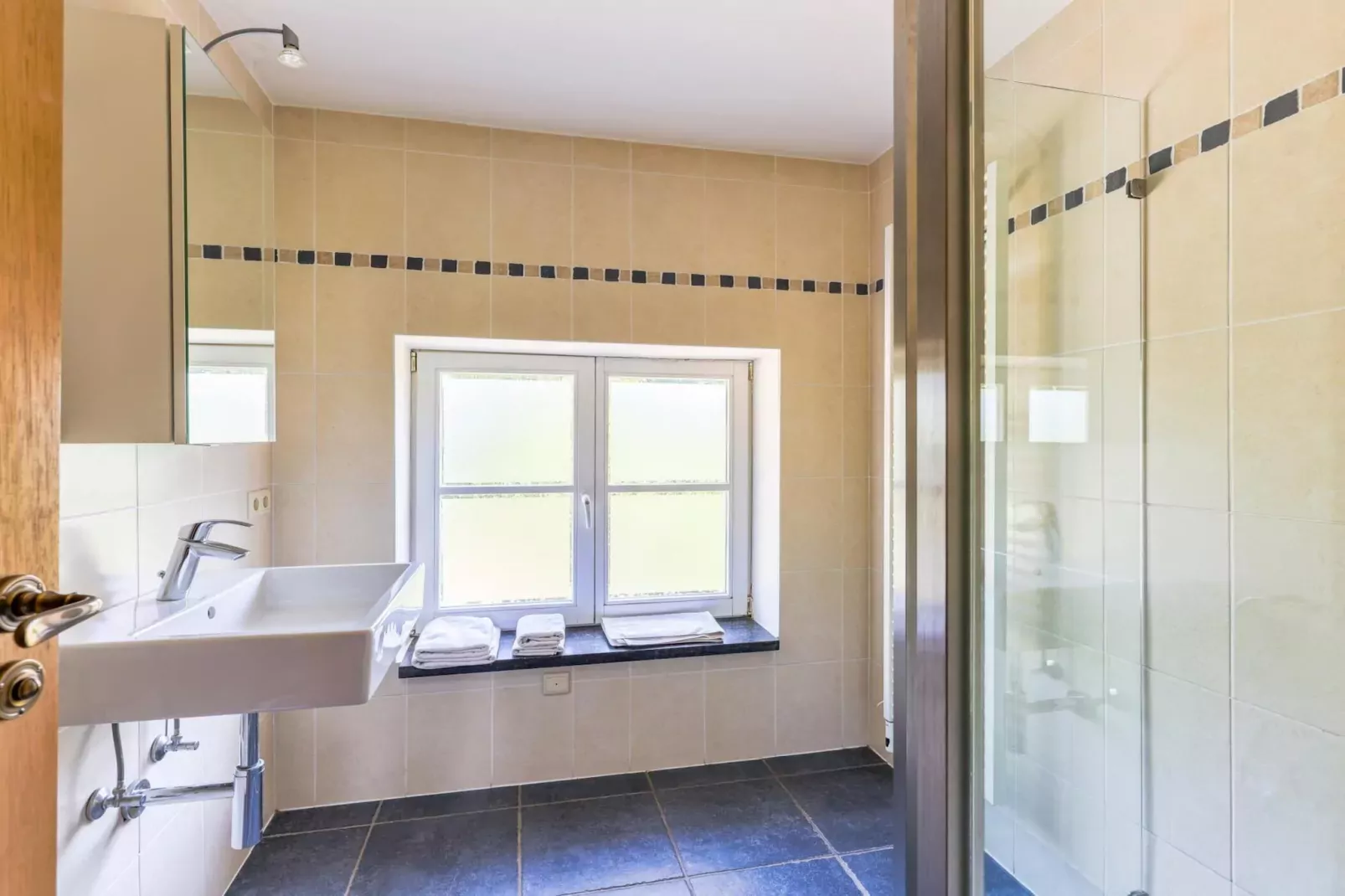 Appartement voor zes Domaine Château Dieupart-Salle de bain