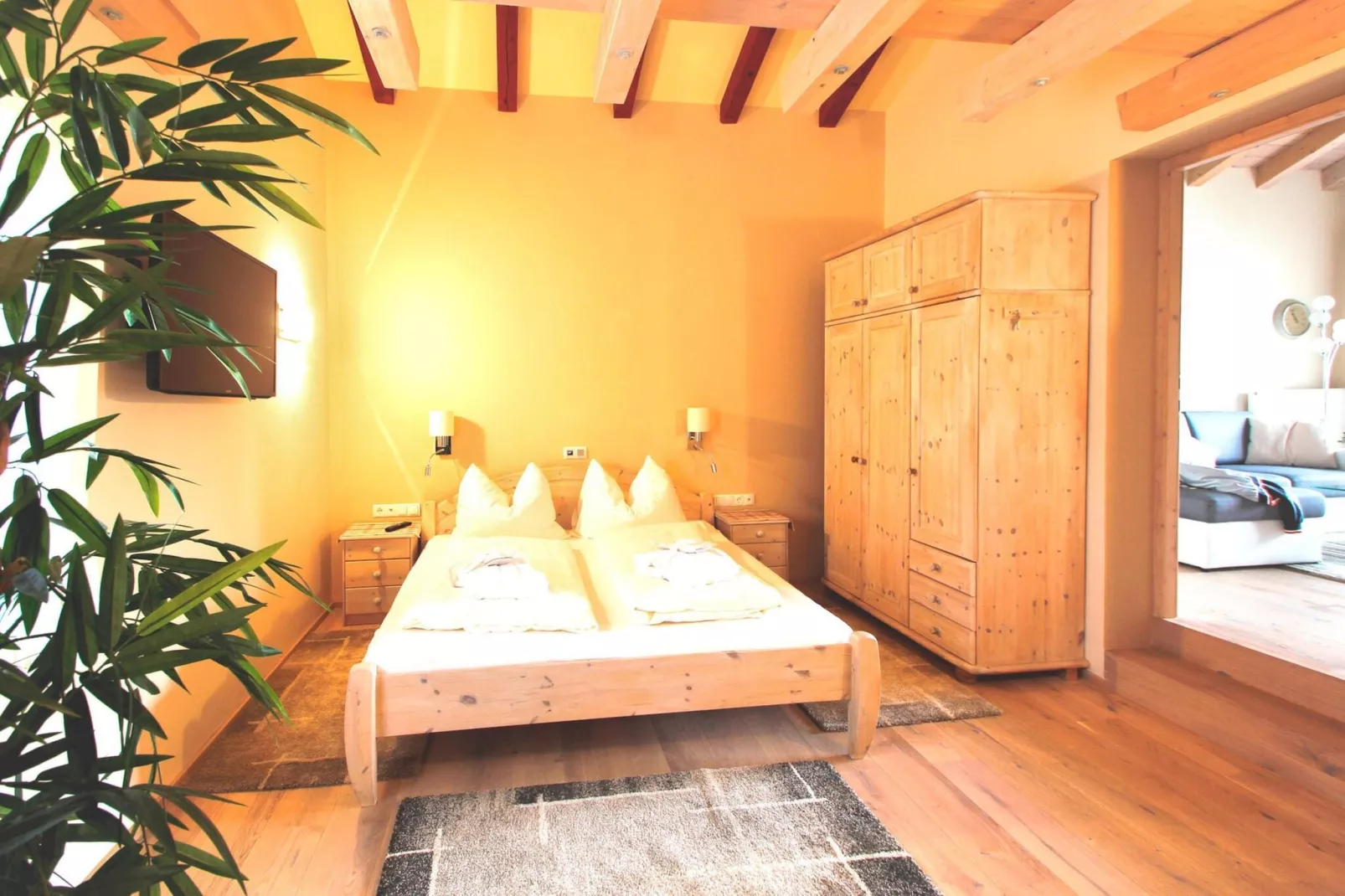 Menardi B-Bedroom