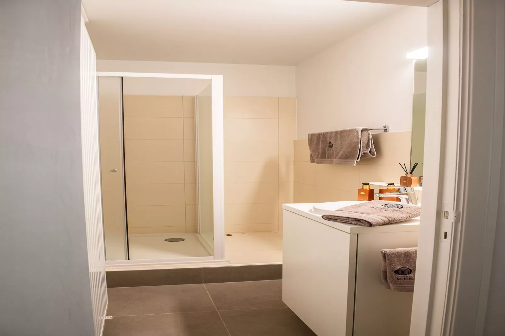 STRAND PALACE 0102PK-Bathroom
