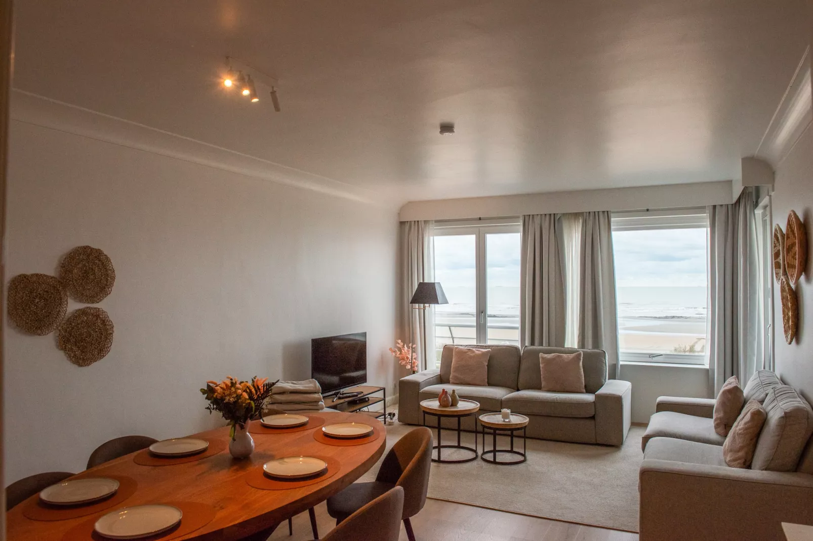 STRAND PALACE 0102PK-Living room