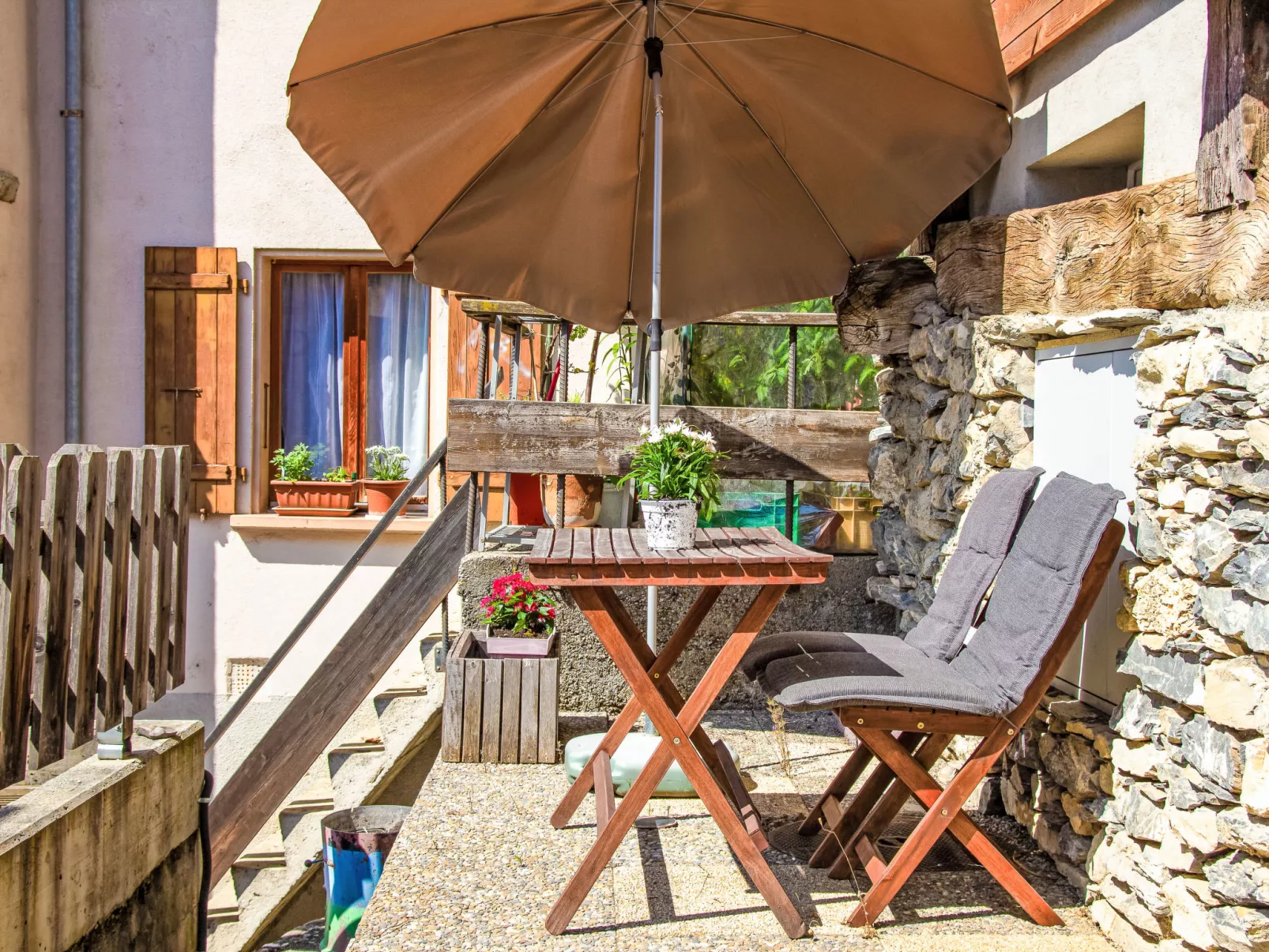 Le Raccard-Outside