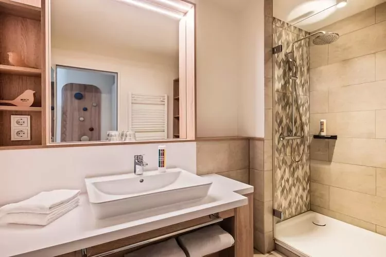 BEECH Resort Boltenhagen - Typ 1 Single mit Kind-Bathroom