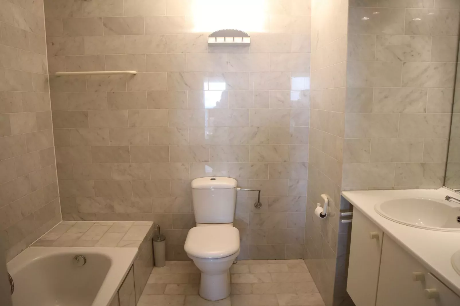 CASINO AB A1003GAR-Bathroom