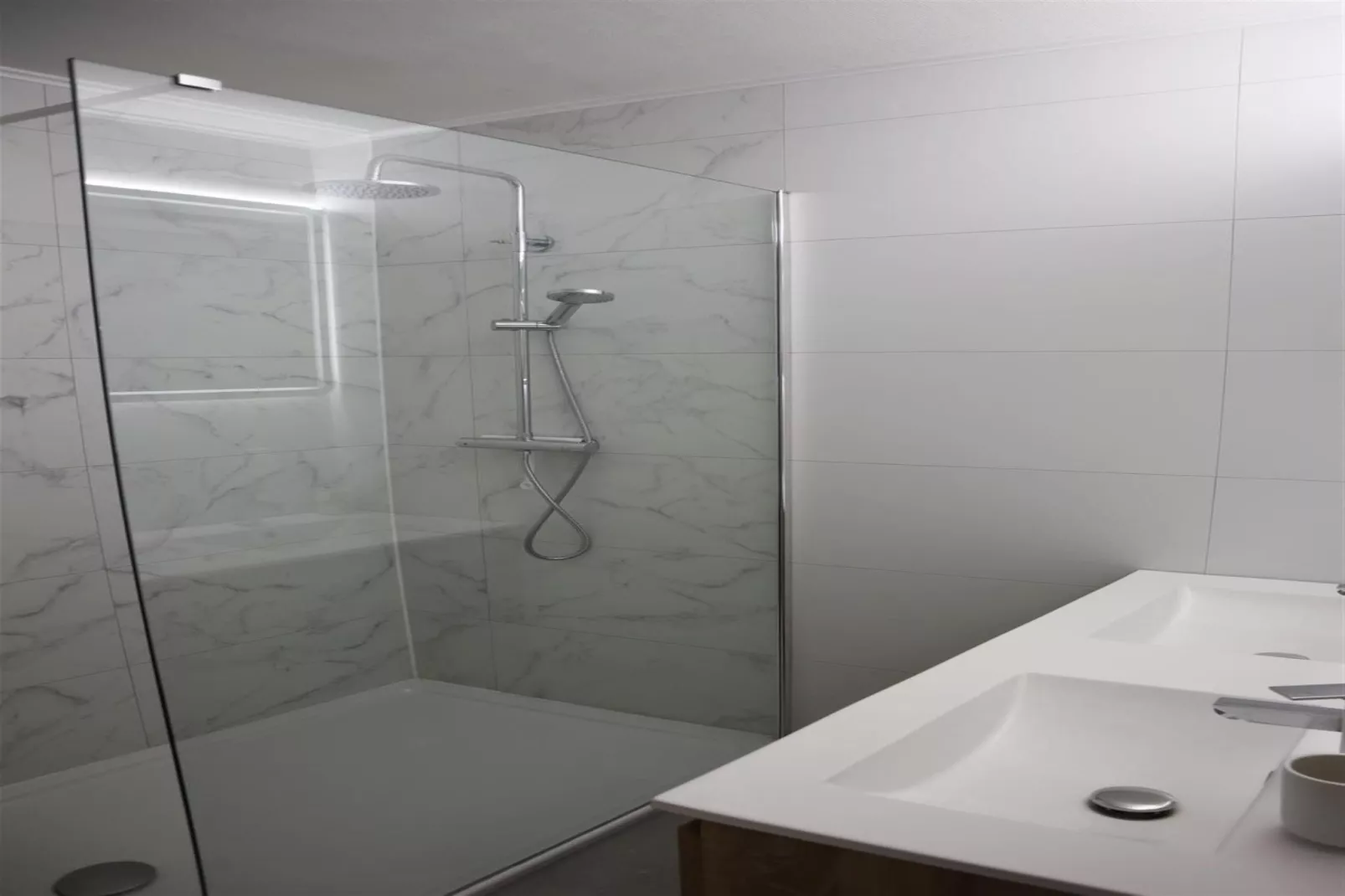 APOLLO V 602-Bathroom