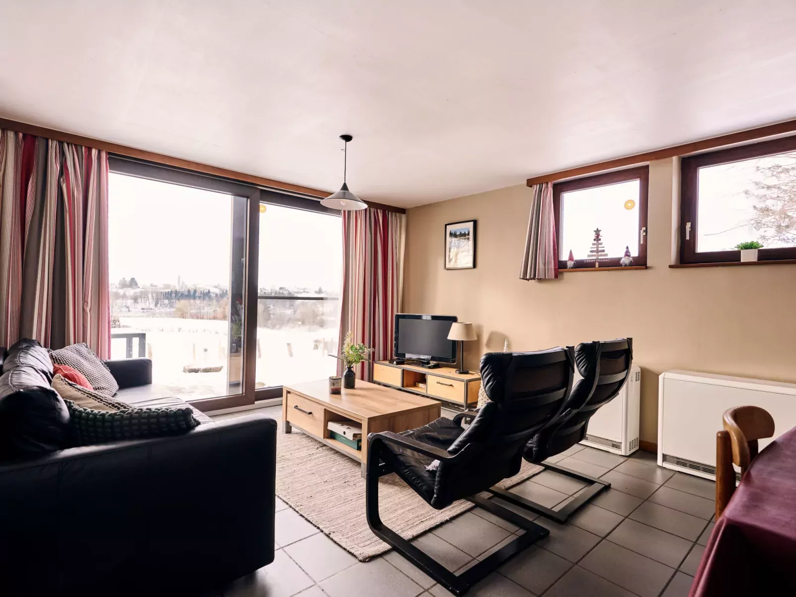 Au bord du Lac 1-Inside