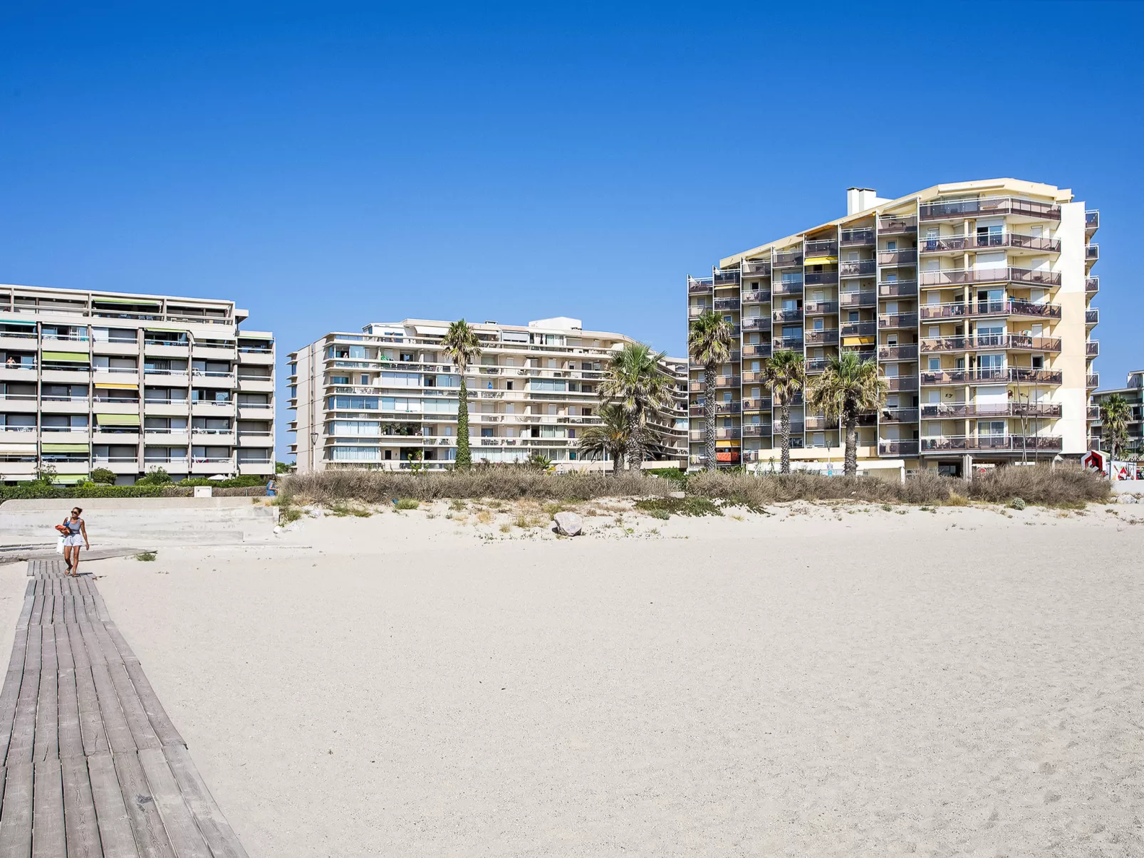 Le Beach-Outside