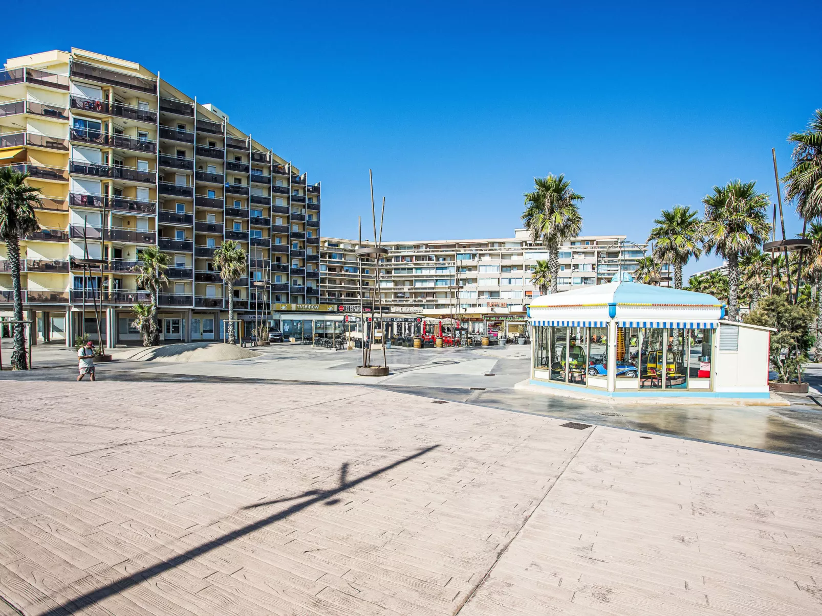 Le Beach-Outside