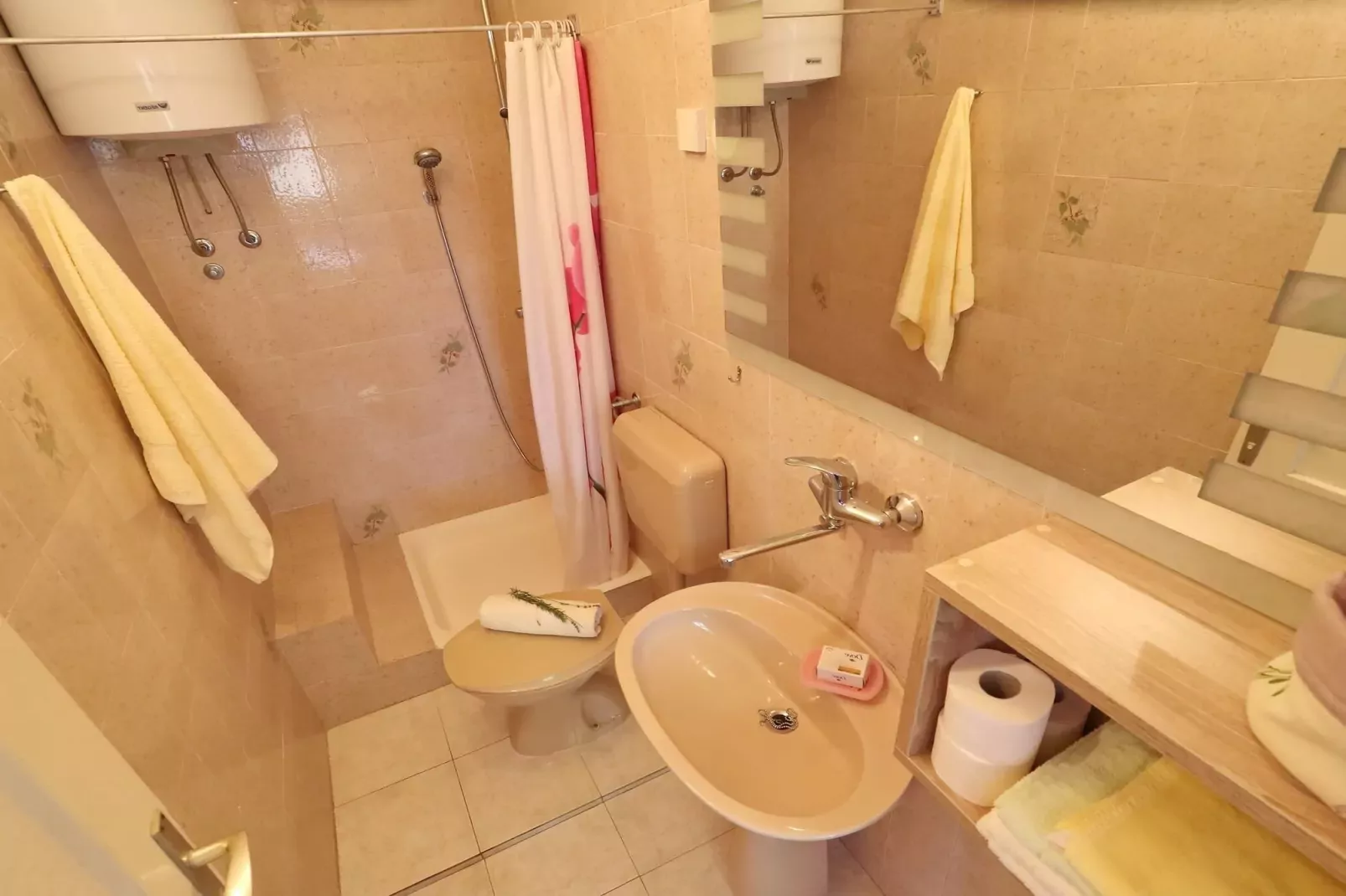 Apartments Villa Marijana - Standard One Bedroom Apartment with Terrace and Garden View (Marijana 4)-Badezimmer