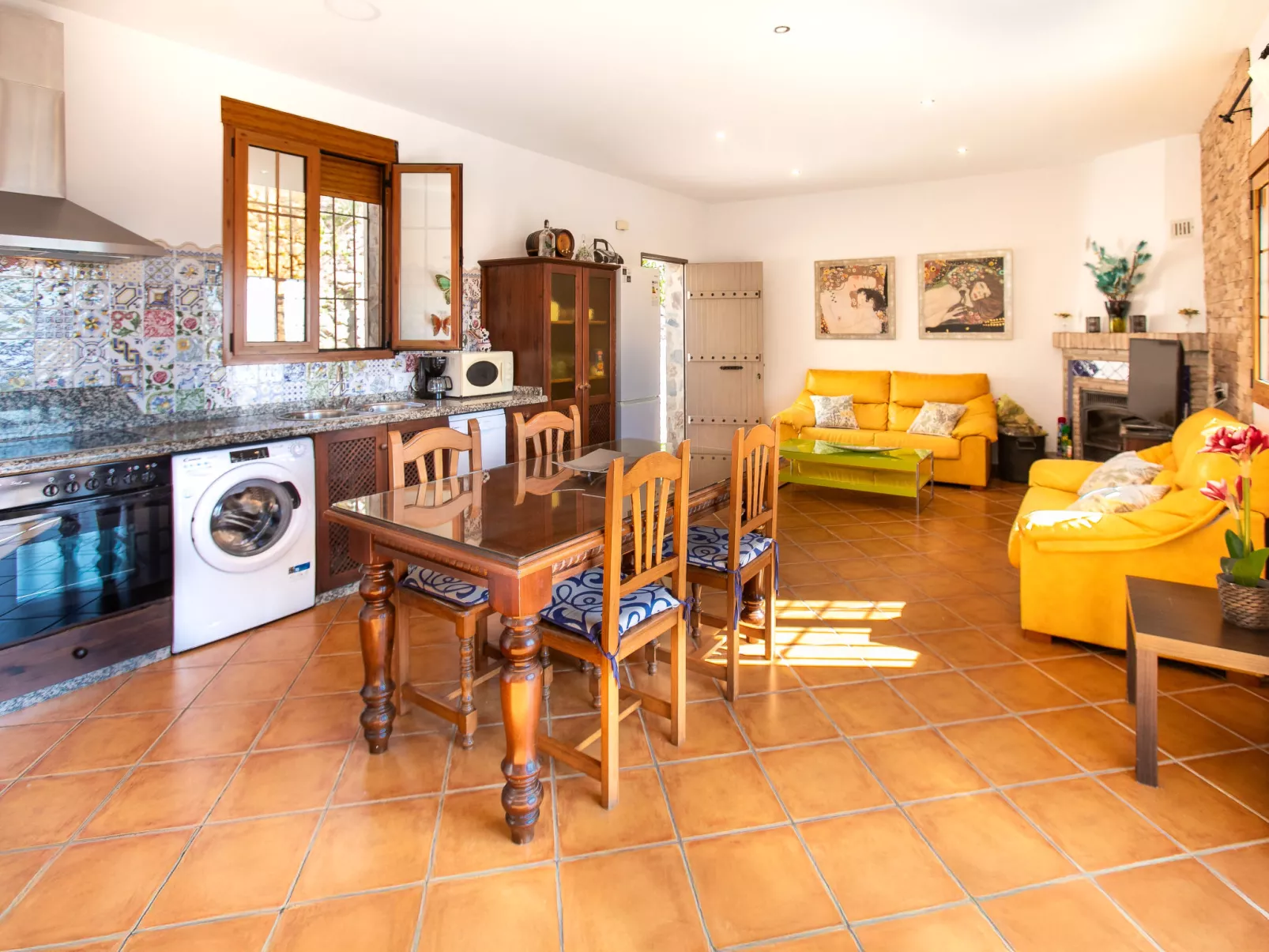 Tres Palmeras-Inside