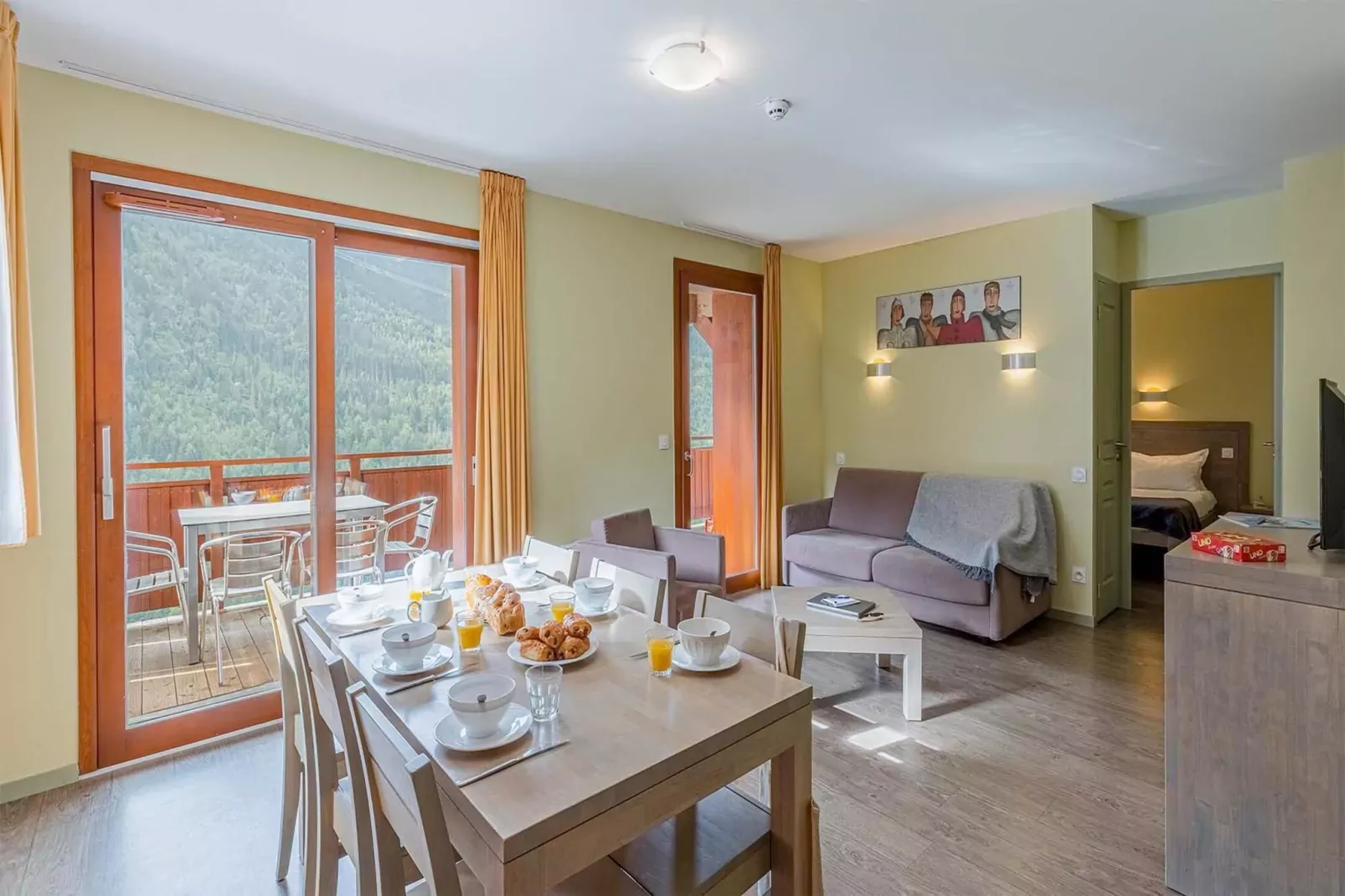 Les Epinettes 4-Dining room