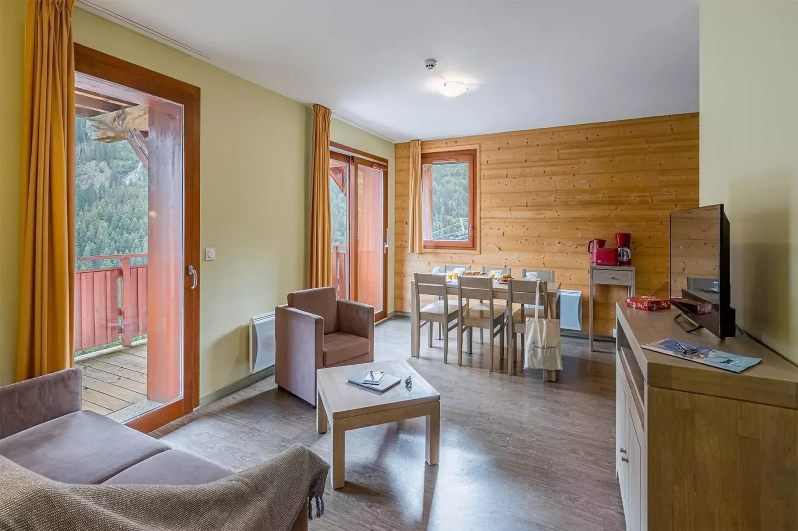 Les Epinettes 4-Living room