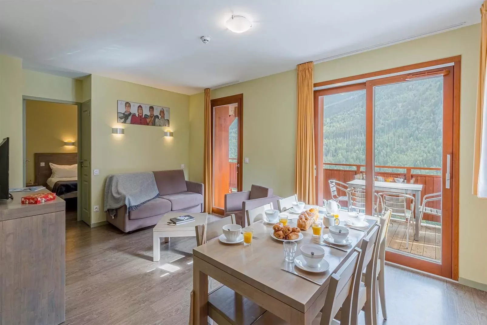 Les Epinettes 4-Dining room