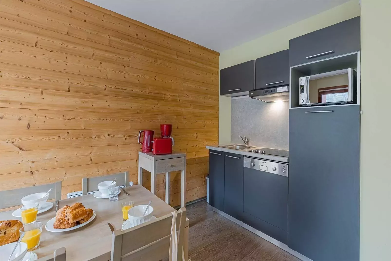 Les Epinettes 4-Kitchen