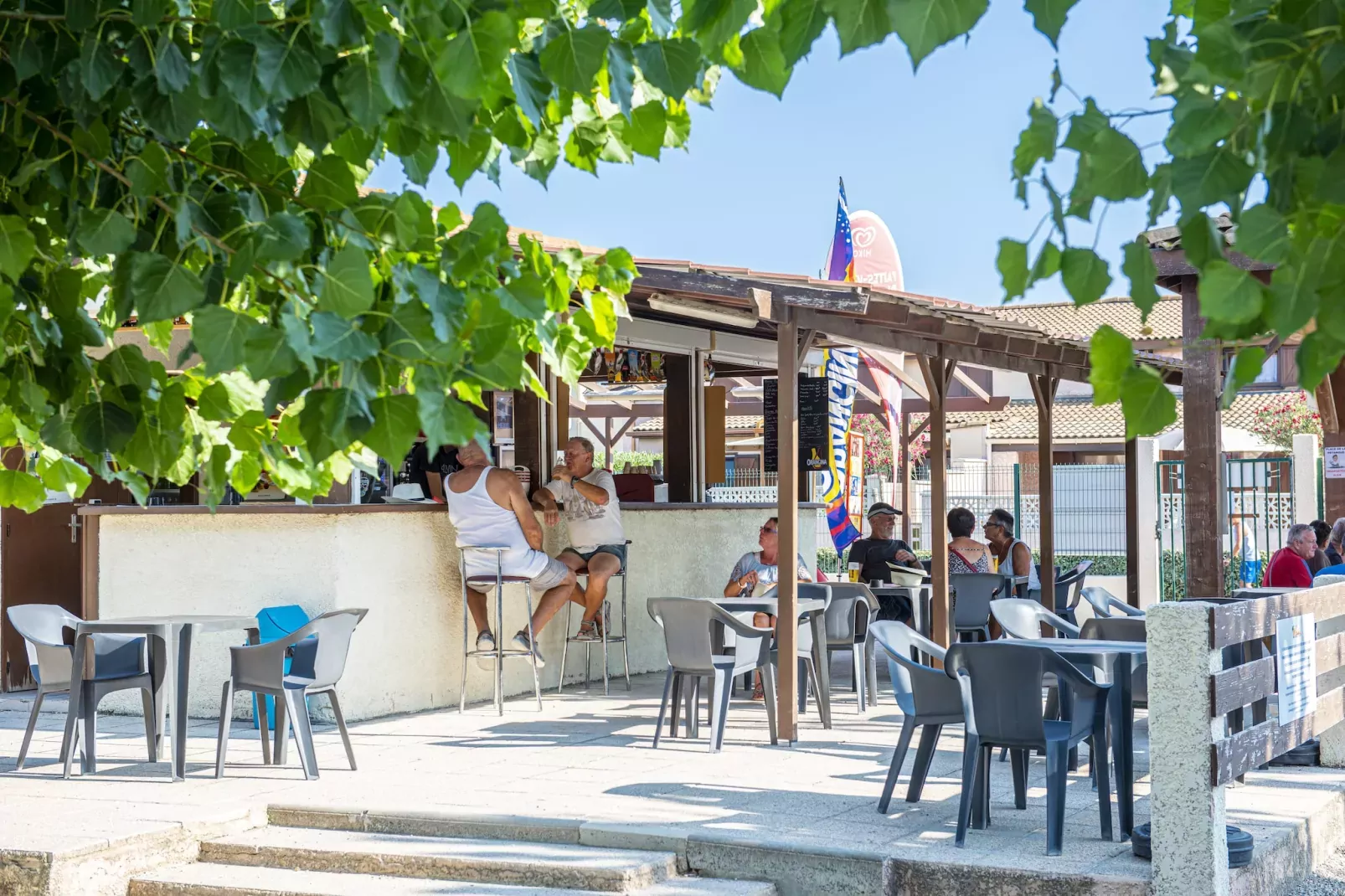 Domaine Les Tamaris et Les Portes du Soleil Portiragnes // Maison standard 2 chambres 6 pers-Gardens summer