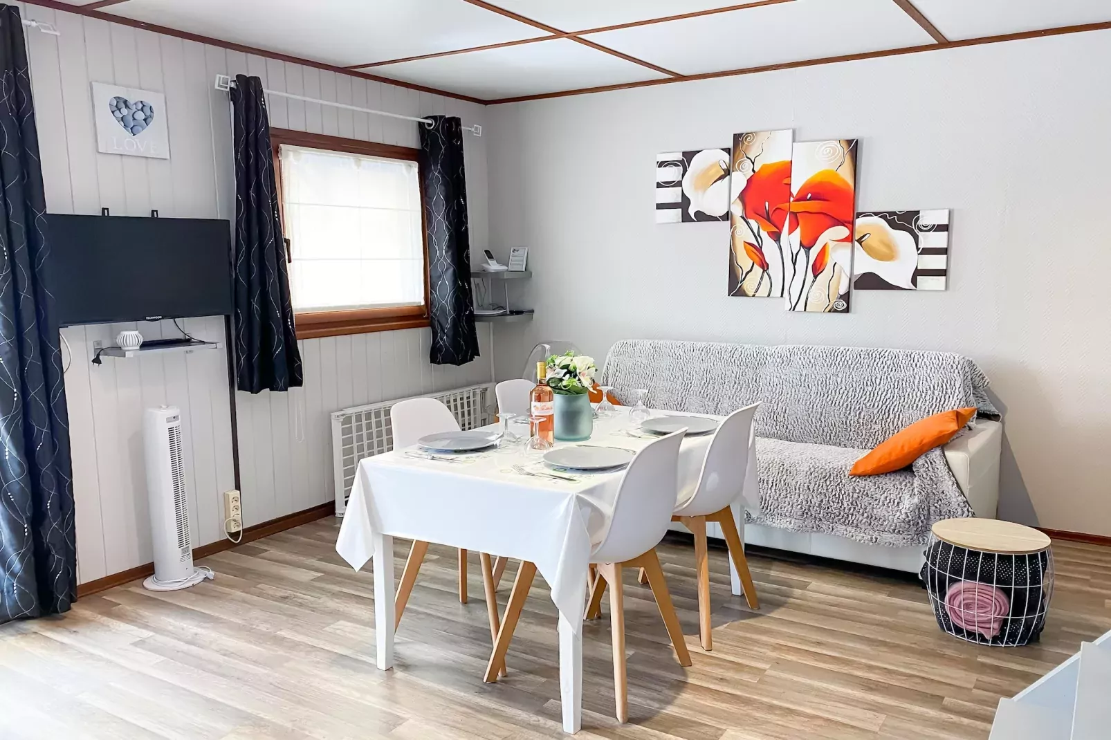 Domaine Les Tamaris et Les Portes du Soleil Portiragnes // Maison standard 3 chambres 7 pers-Living room
