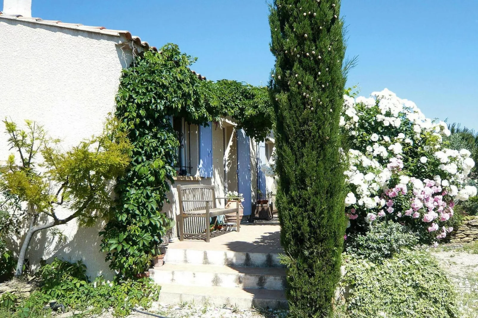Ferienhaus in Vernègues-Exterior summer