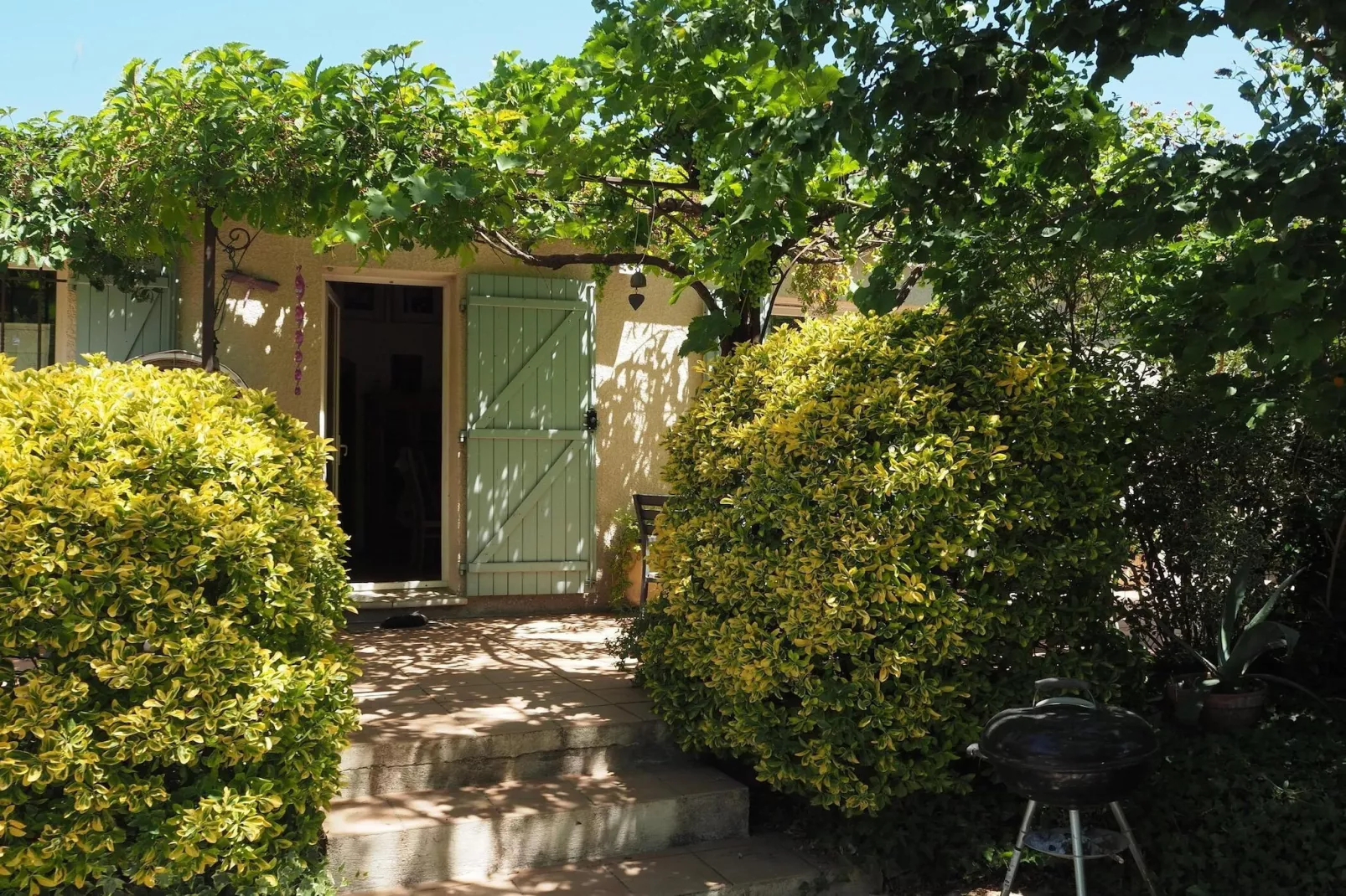 Ferienhaus in Vernègues-Gardens summer
