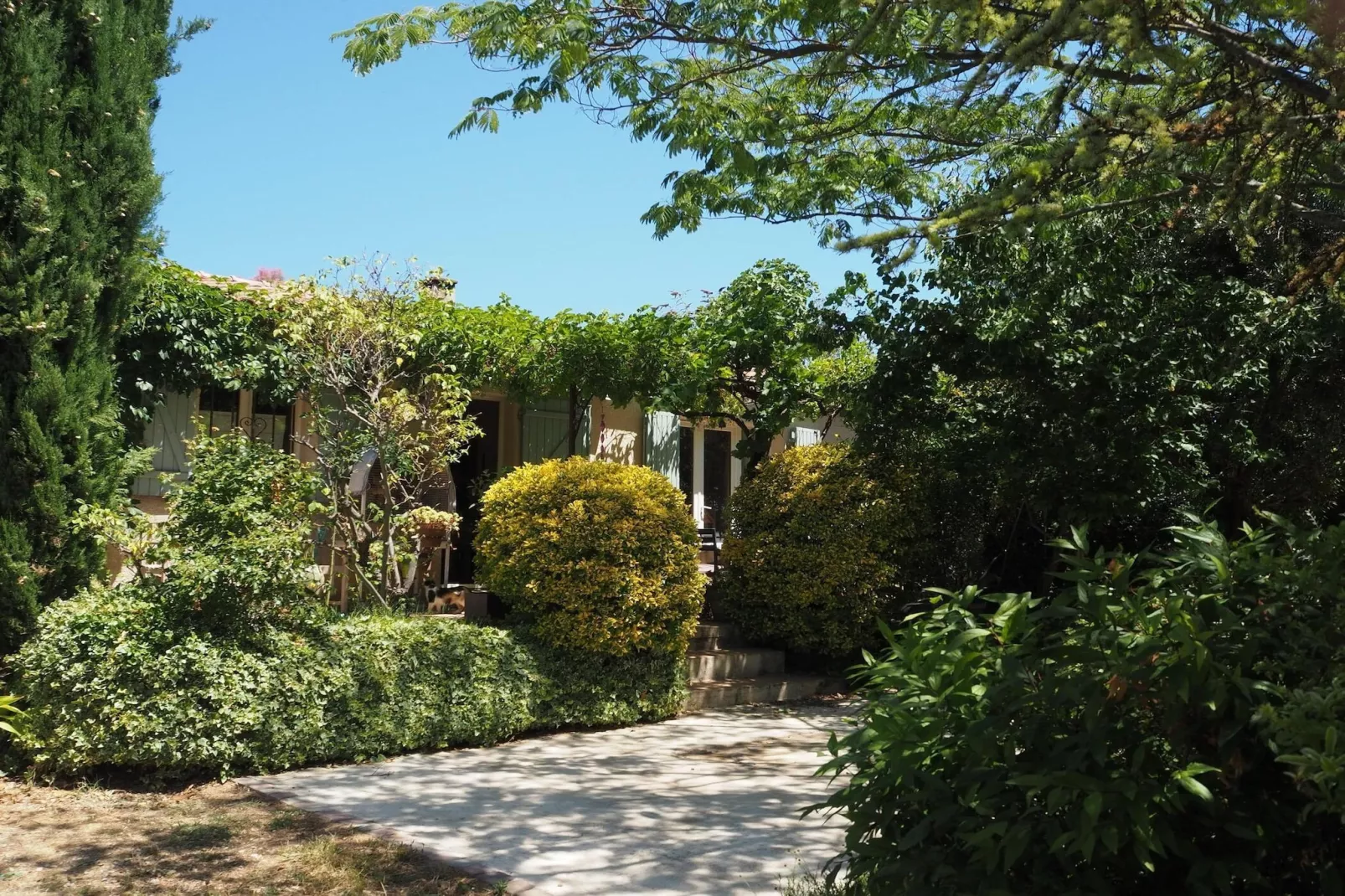 Ferienhaus in Vernègues-Gardens summer