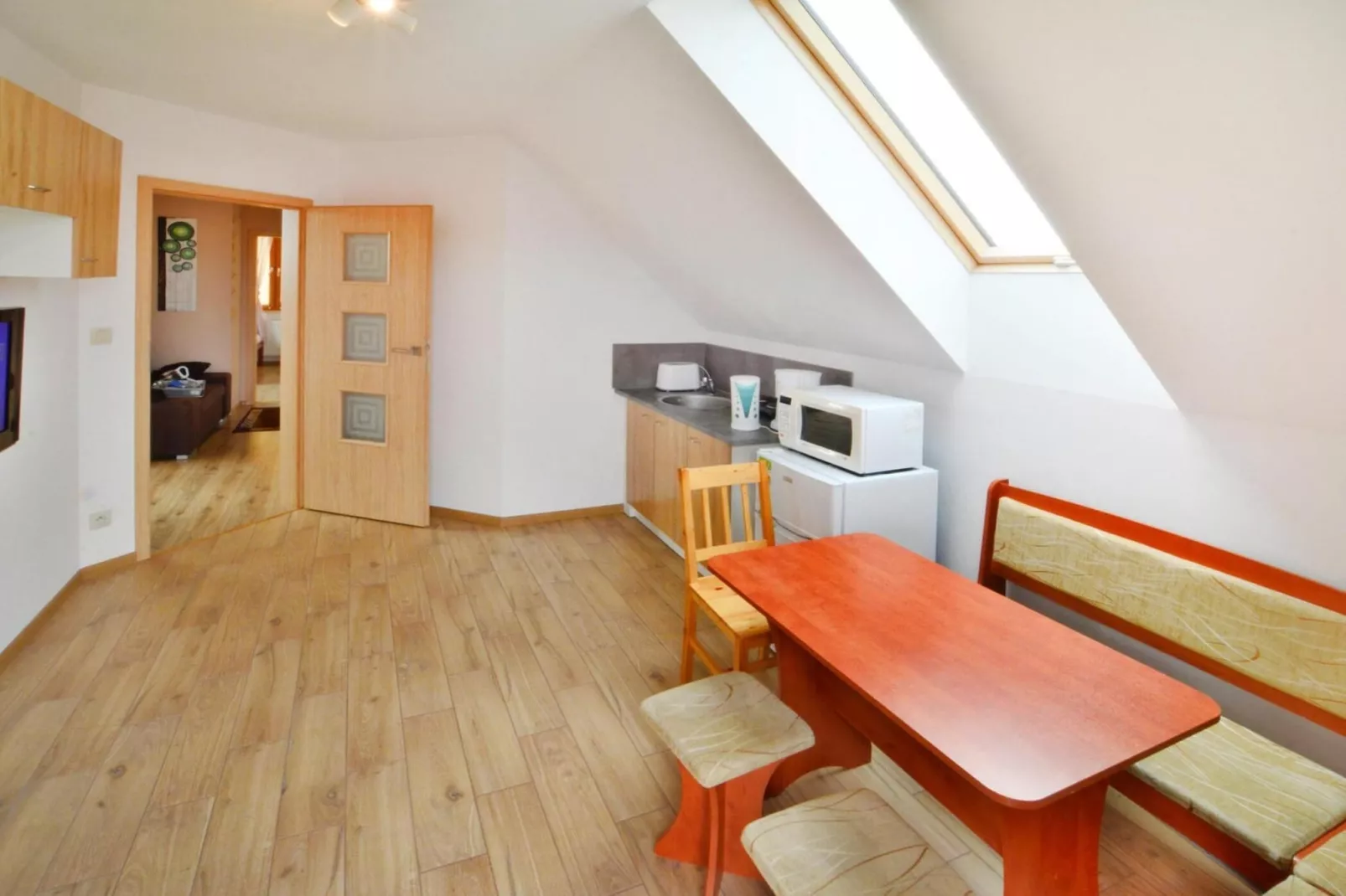 	Apartament 75 m2 dla 6 osób Sarbinowo-Dining room