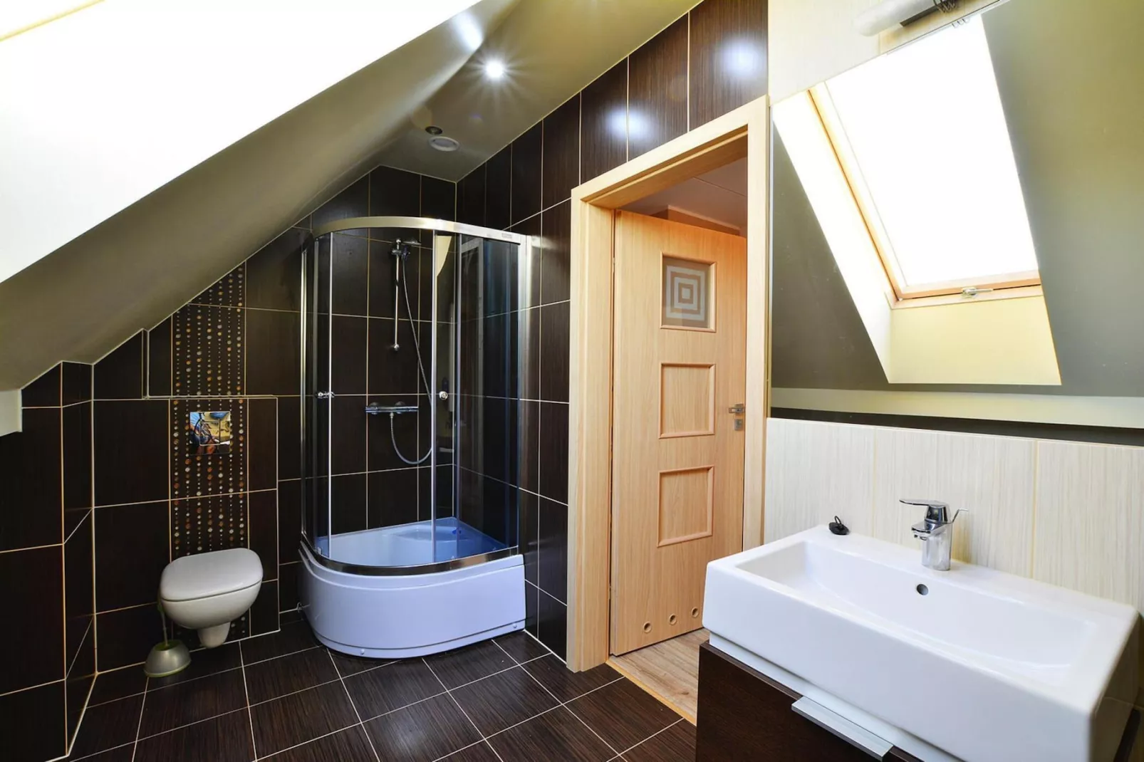 	Apartament 75 m2 dla 6 osób Sarbinowo-Bathroom