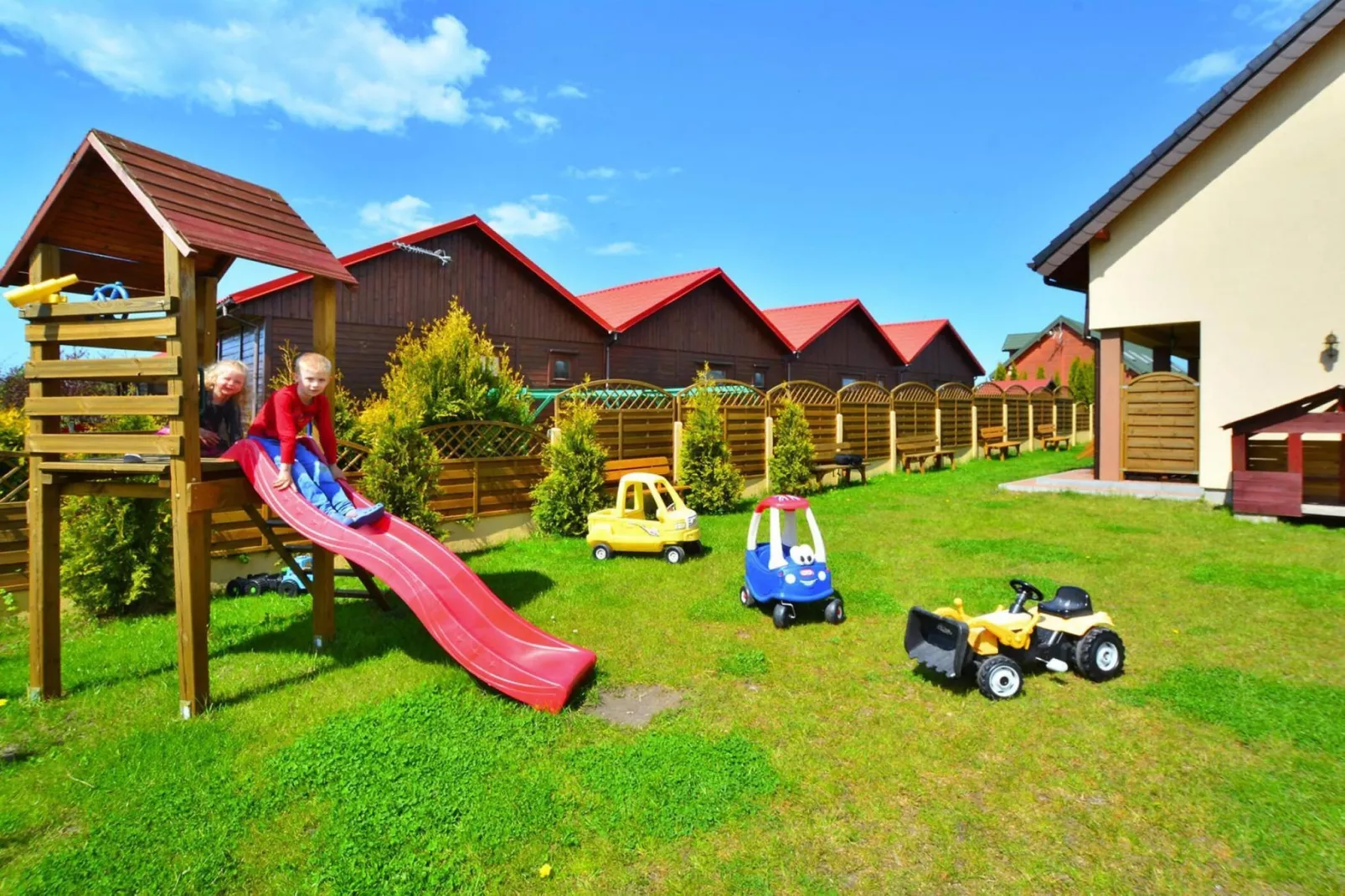 	Apartament 75 m2 dla 6 osób Sarbinowo-Gardens summer