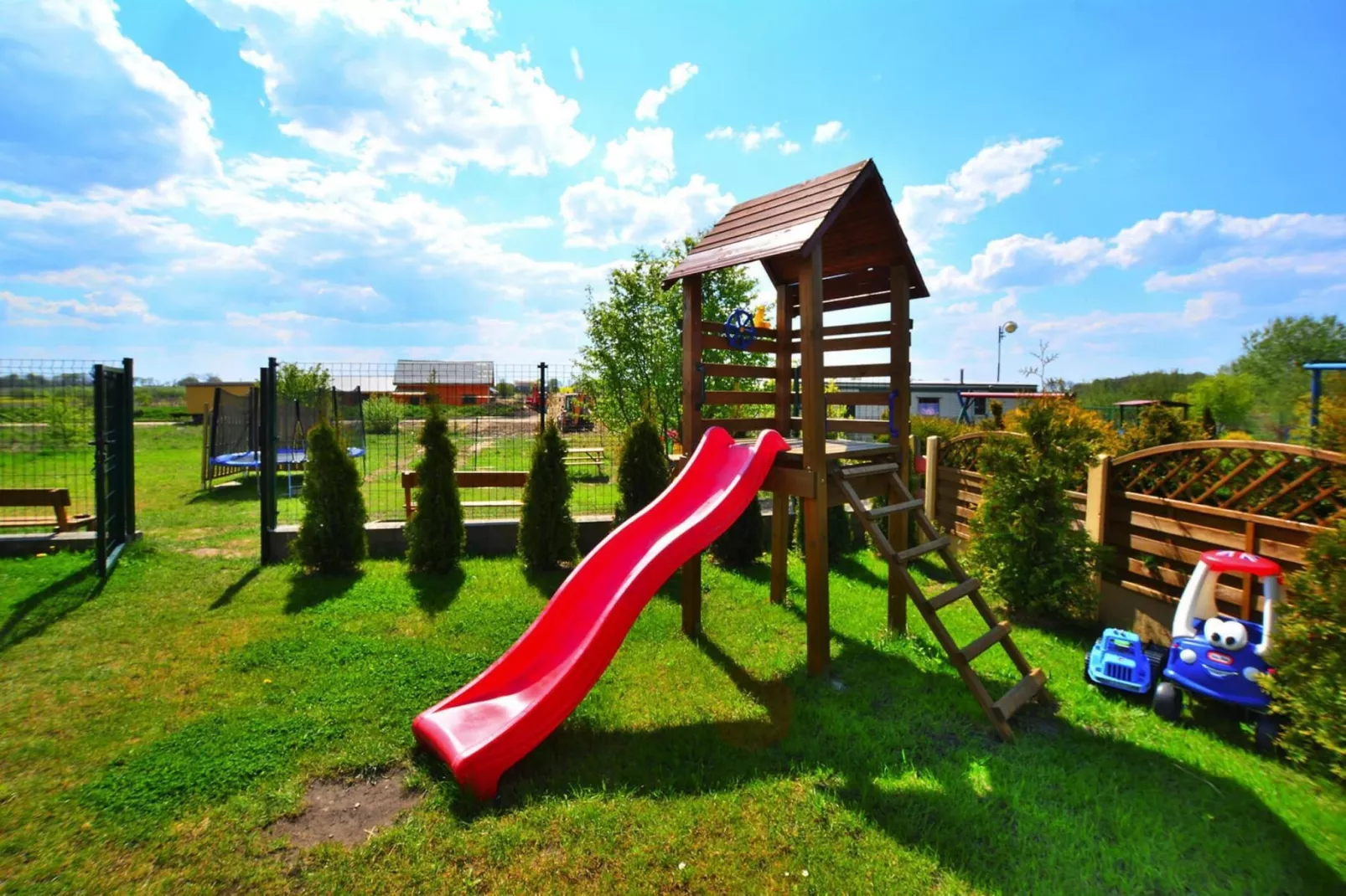 	Apartament 75 m2 dla 6 osób Sarbinowo-Gardens summer