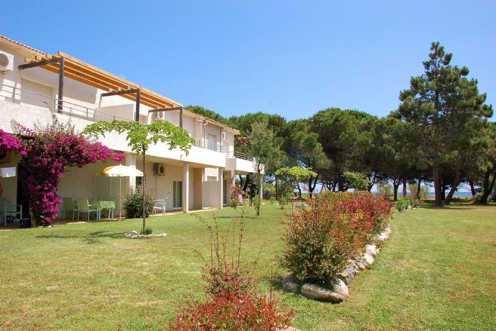 Acqua Linda 3-Exterior summer