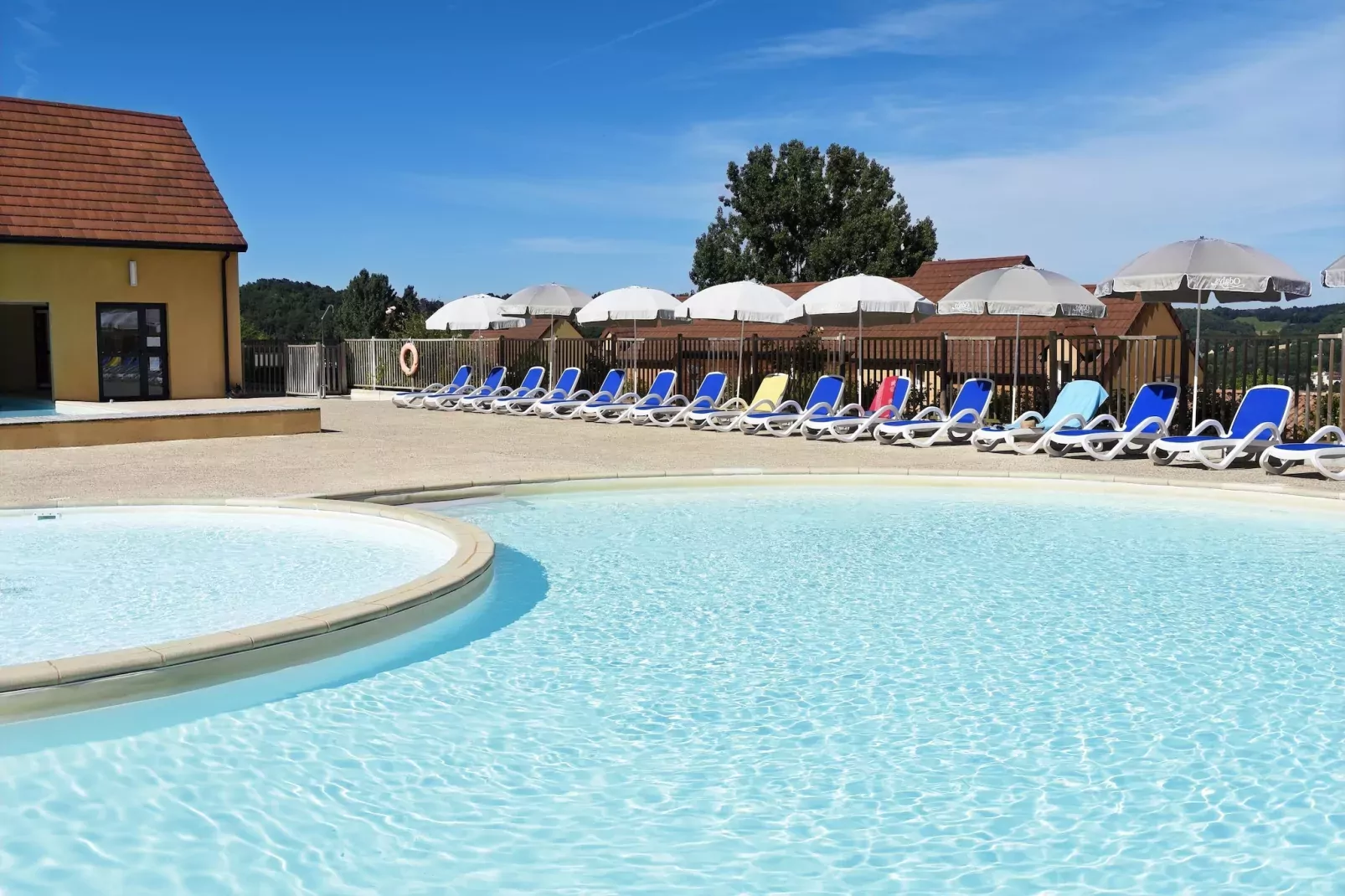 Les Côteaux de Sarlat 3-Piscine