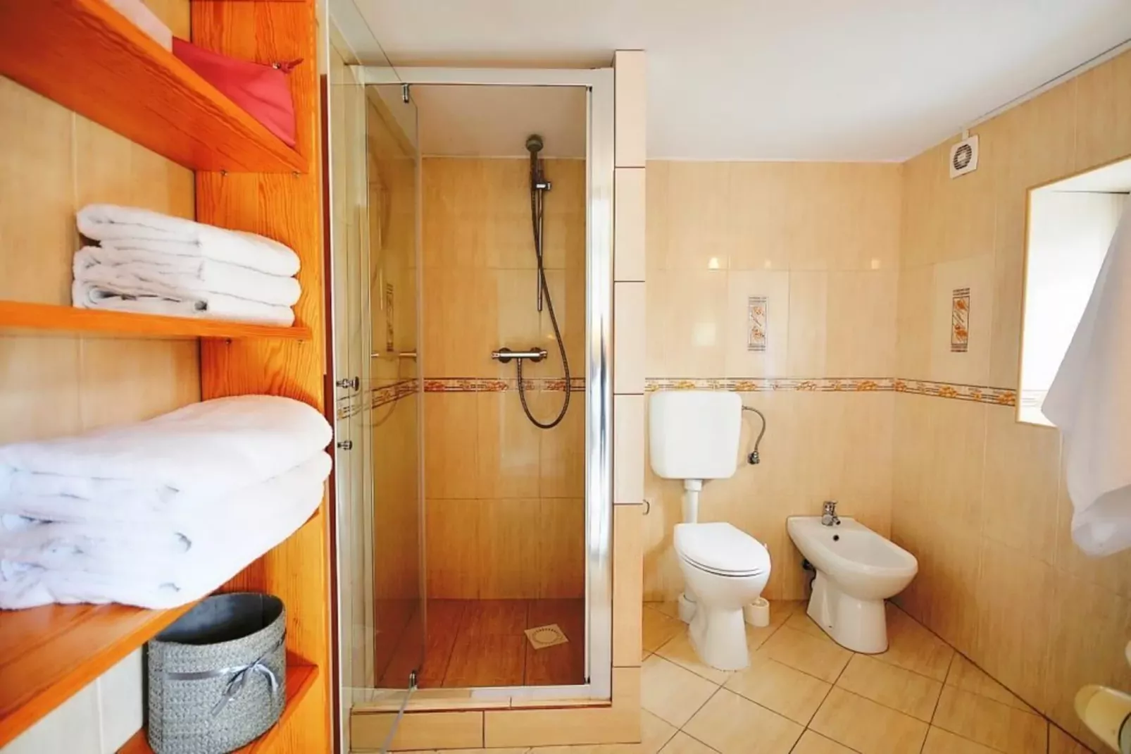 Apartament nr 3 35 qm parter Ustronie Morskie-Bathroom