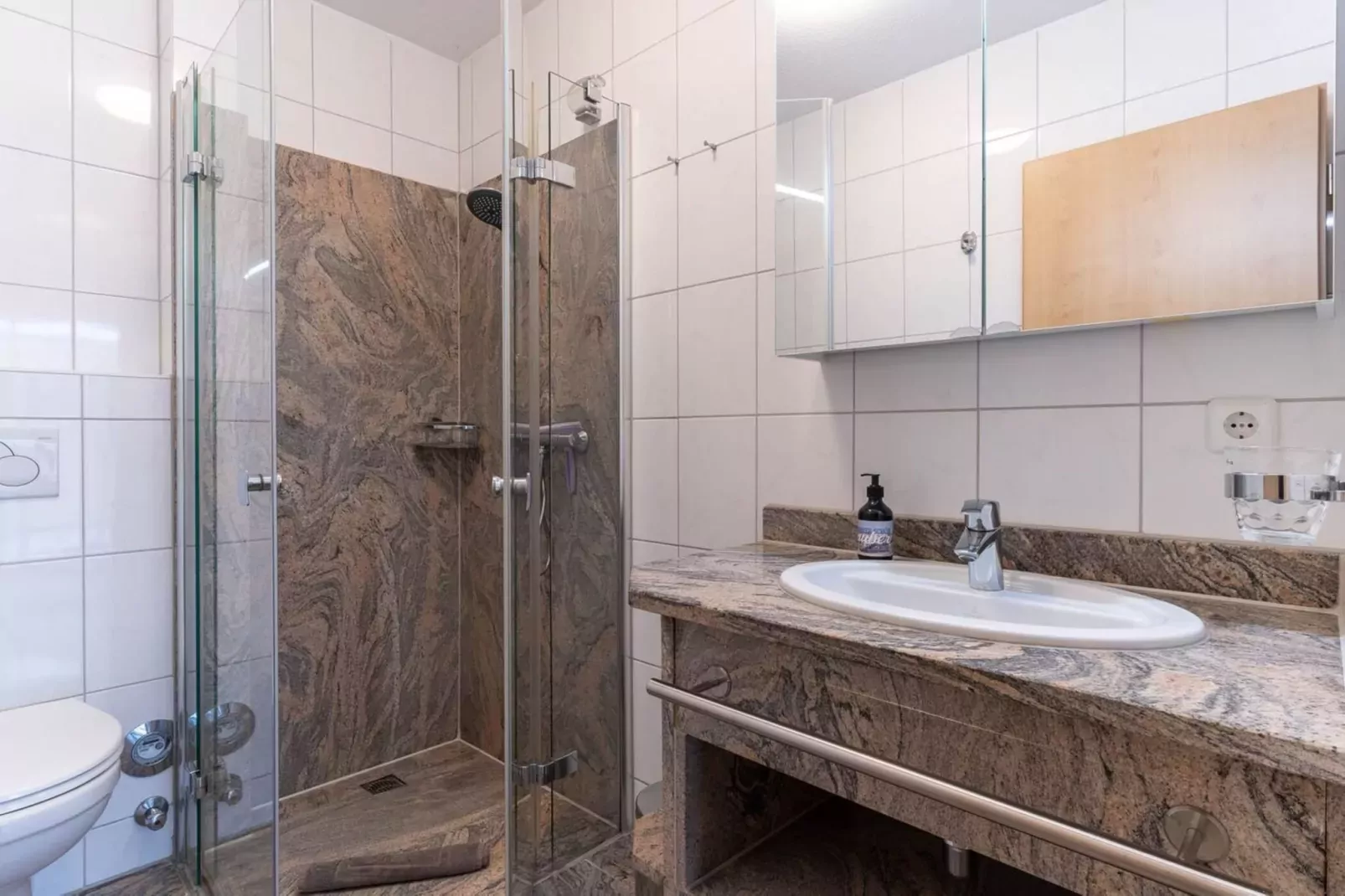 Haus Eriel EG rechts-Badezimmer
