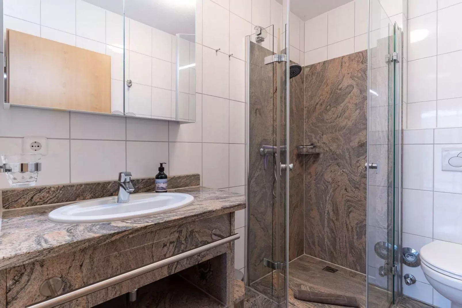 Haus Eriel EG rechts-Badezimmer
