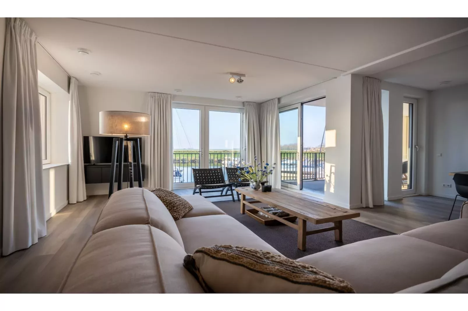 Harbour Loft 1K Residence Marina havenzicht-Living room