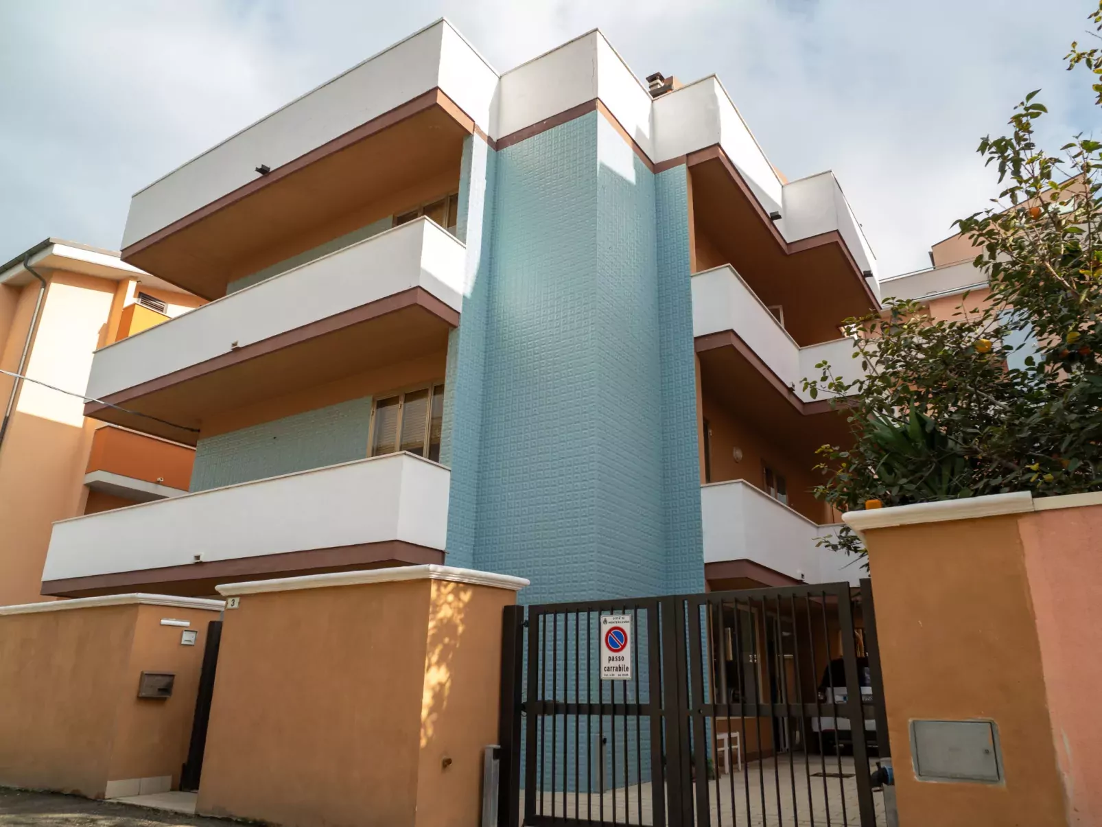 Montesilvano Mare 1-Inside