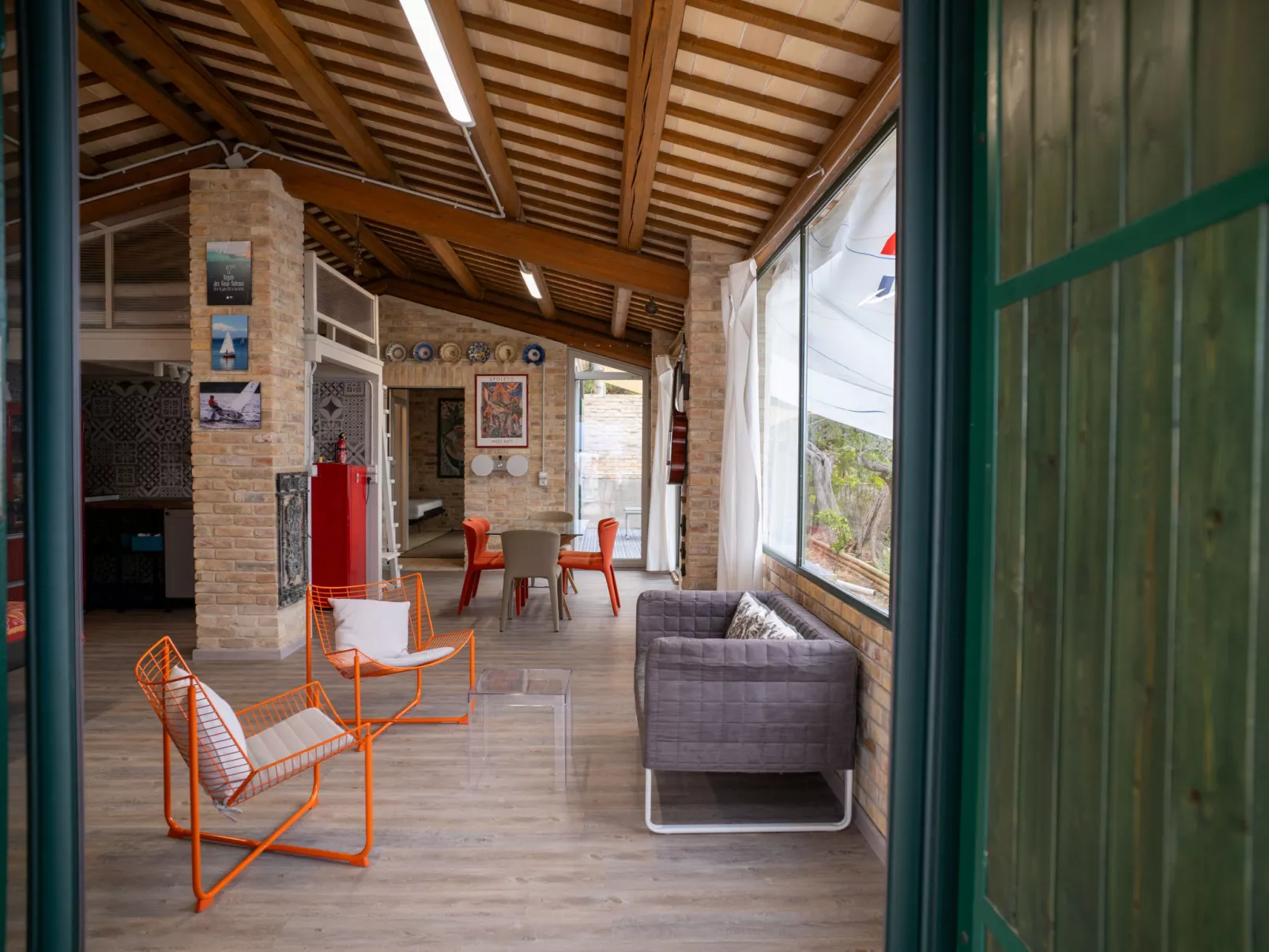 Mike's Dinghy House-Drinnen