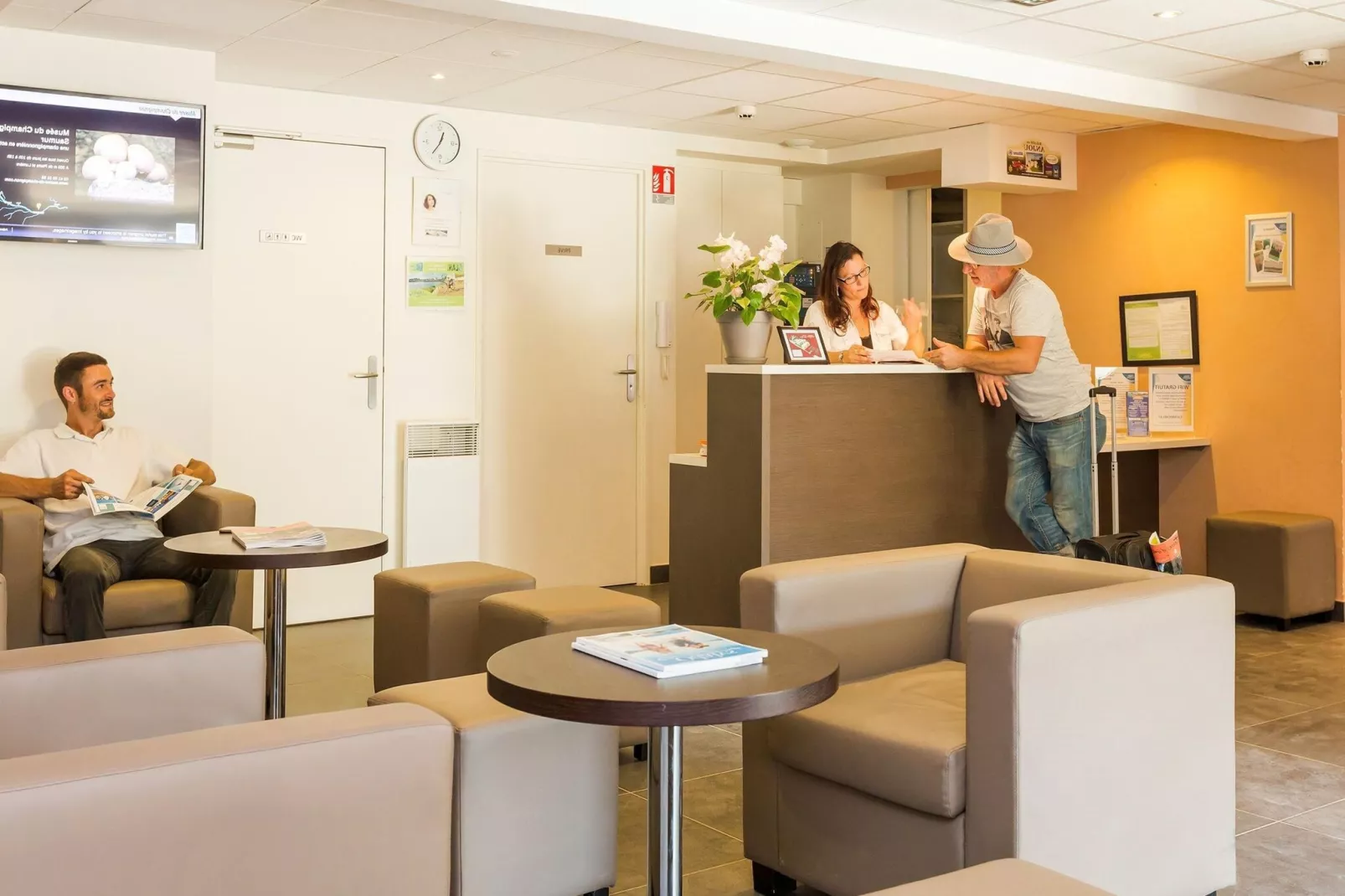 Le Clos Saint Michel 1-Reception hall