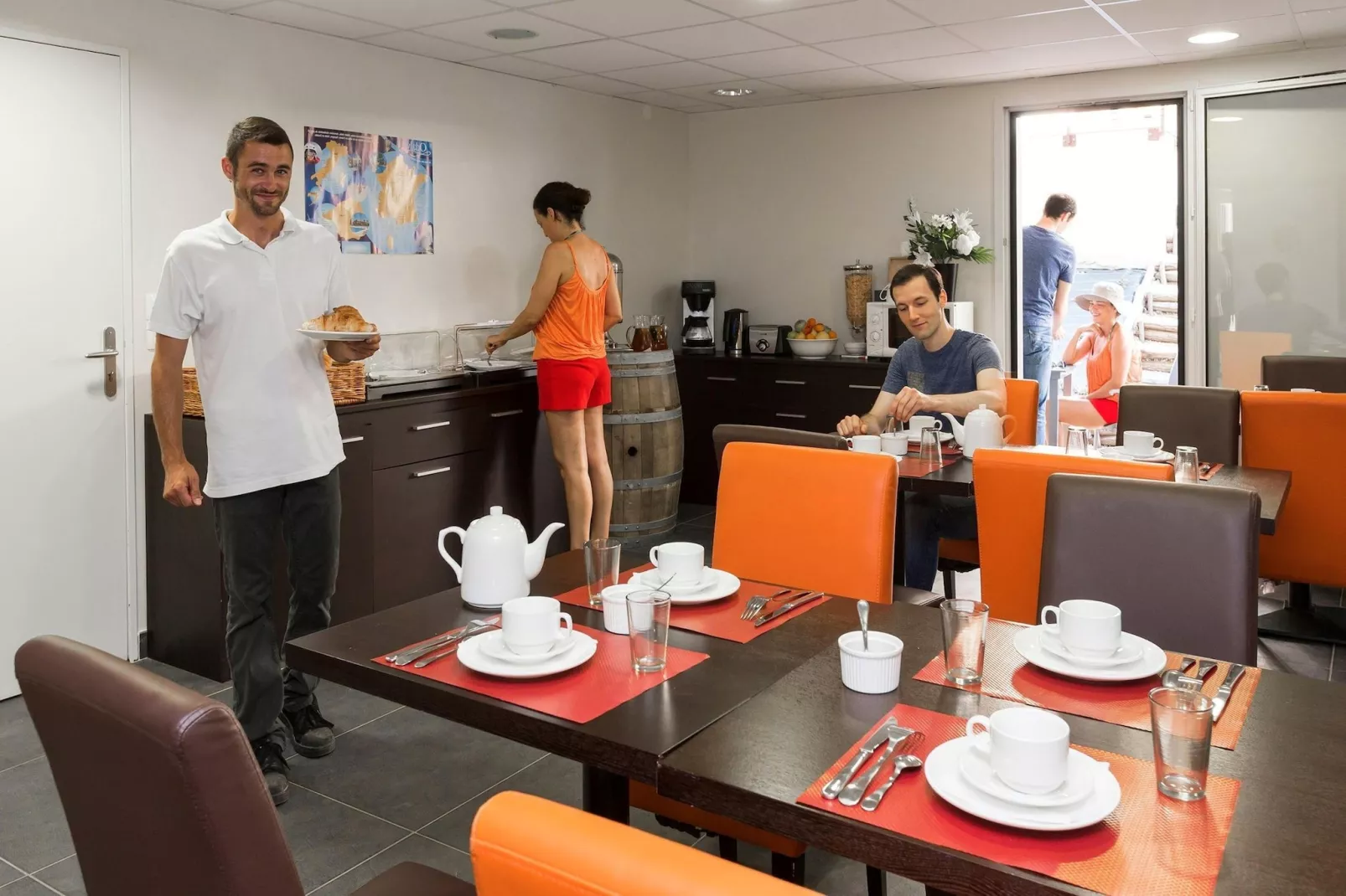 Le Clos Saint Michel 1-Dining room