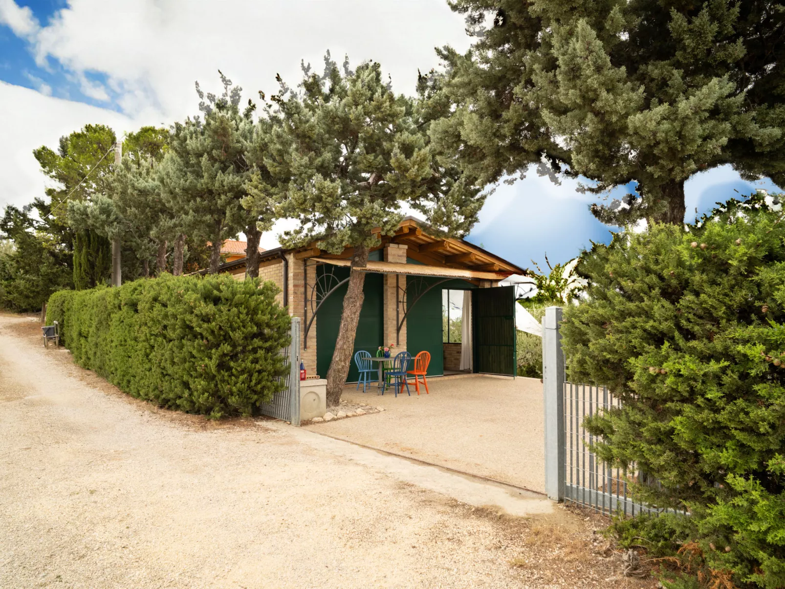 Mike's Dinghy House-Draußen