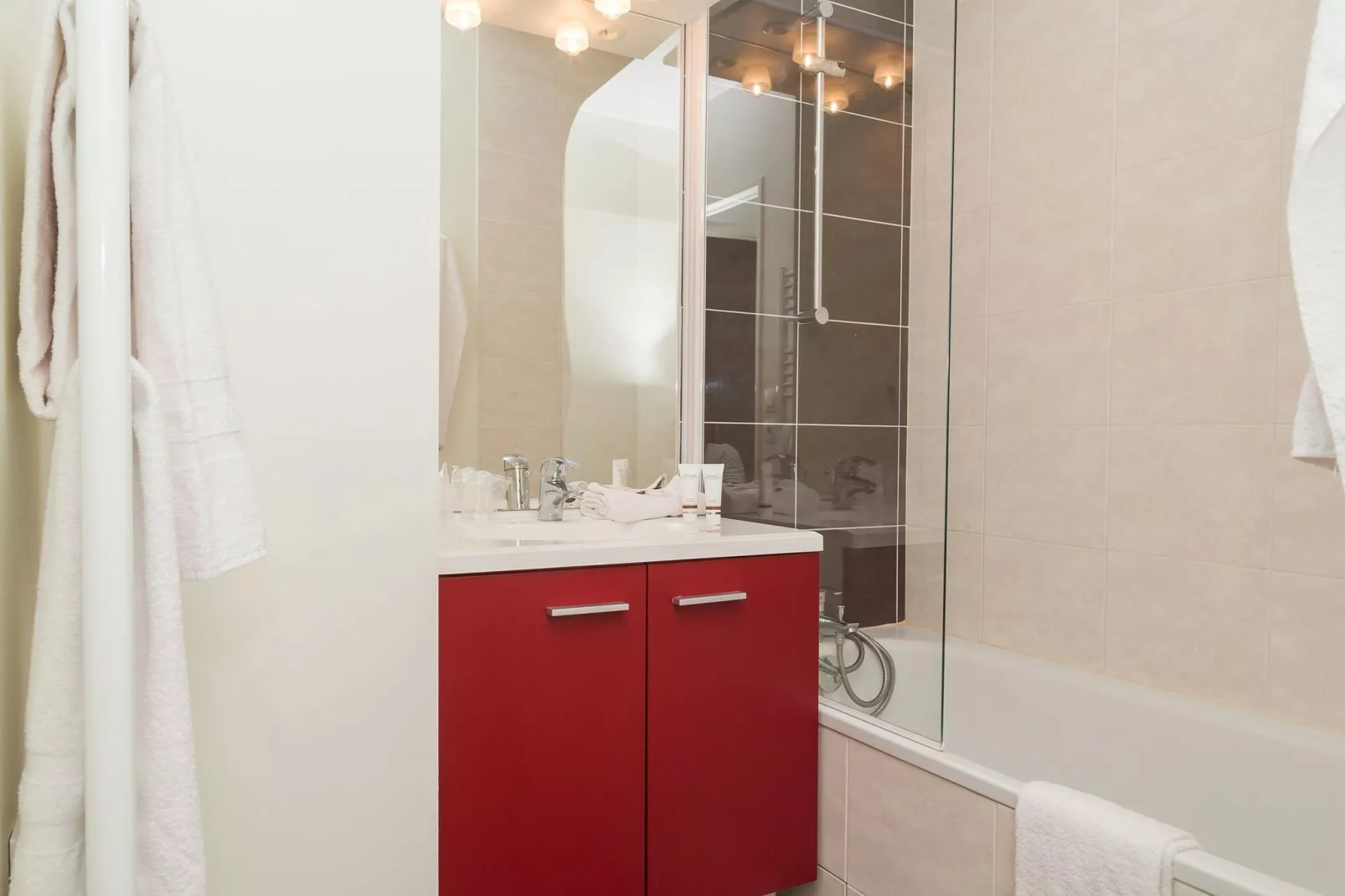 Le Clos Saint Michel 1-Bathroom