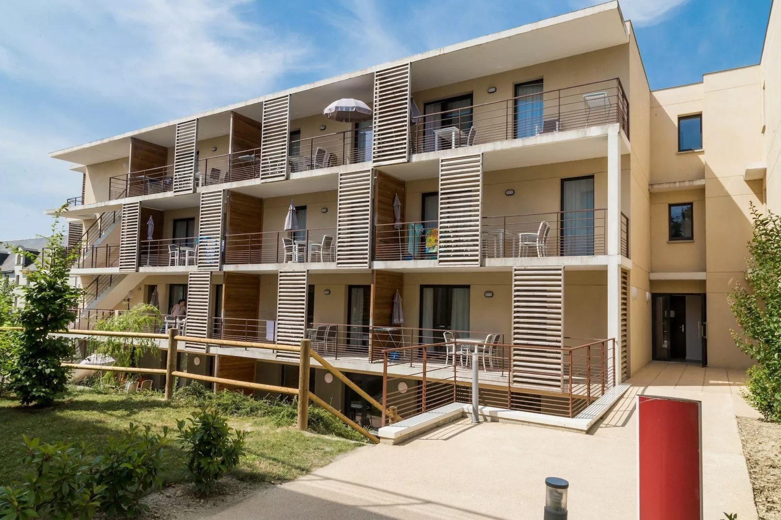 Le Clos Saint Michel 3-Exterior summer