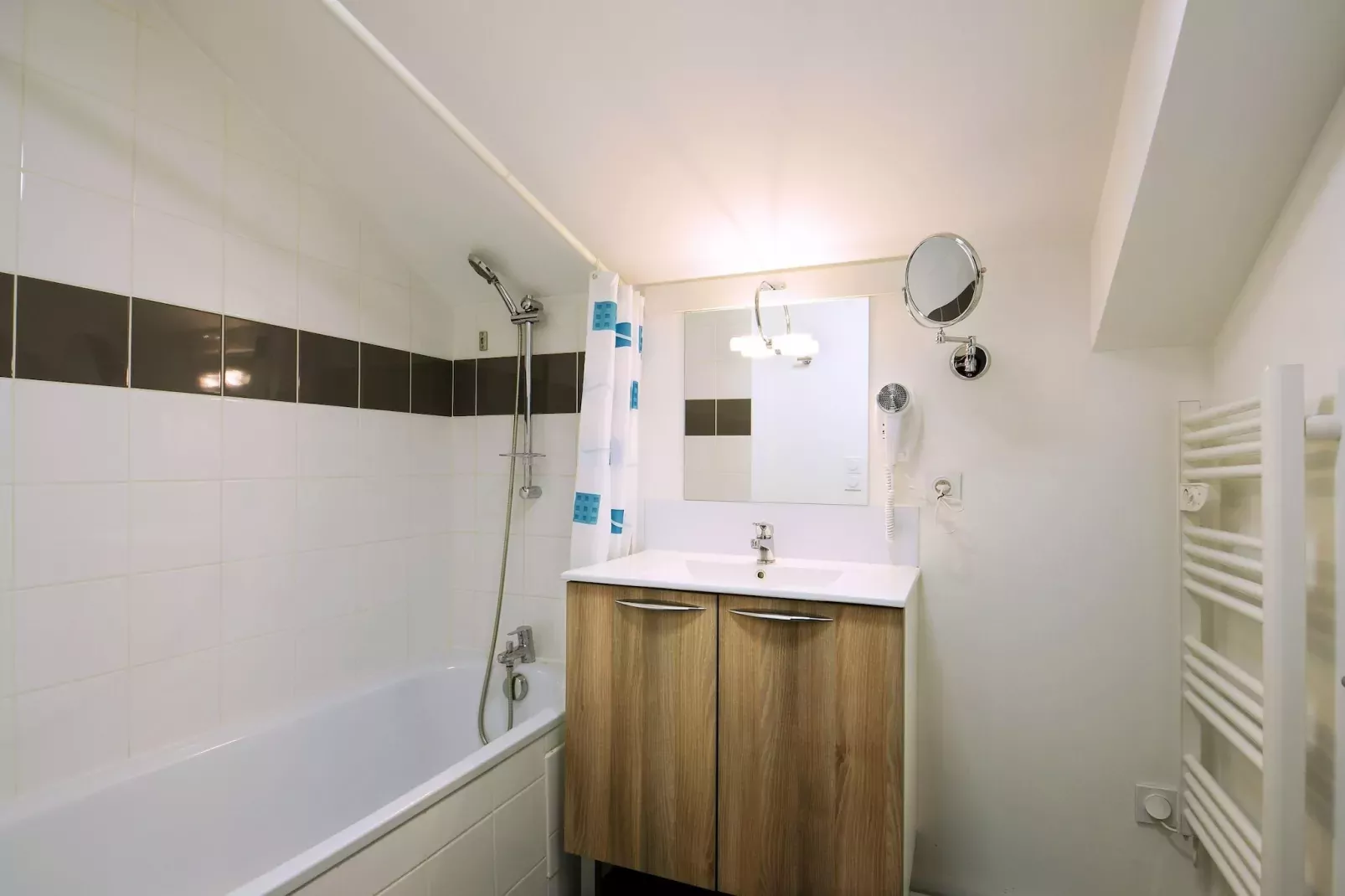 Les Balcons d'Auréa 1-Bathroom