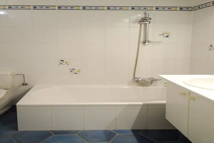 CASINO AB B0101GAR-Bathroom