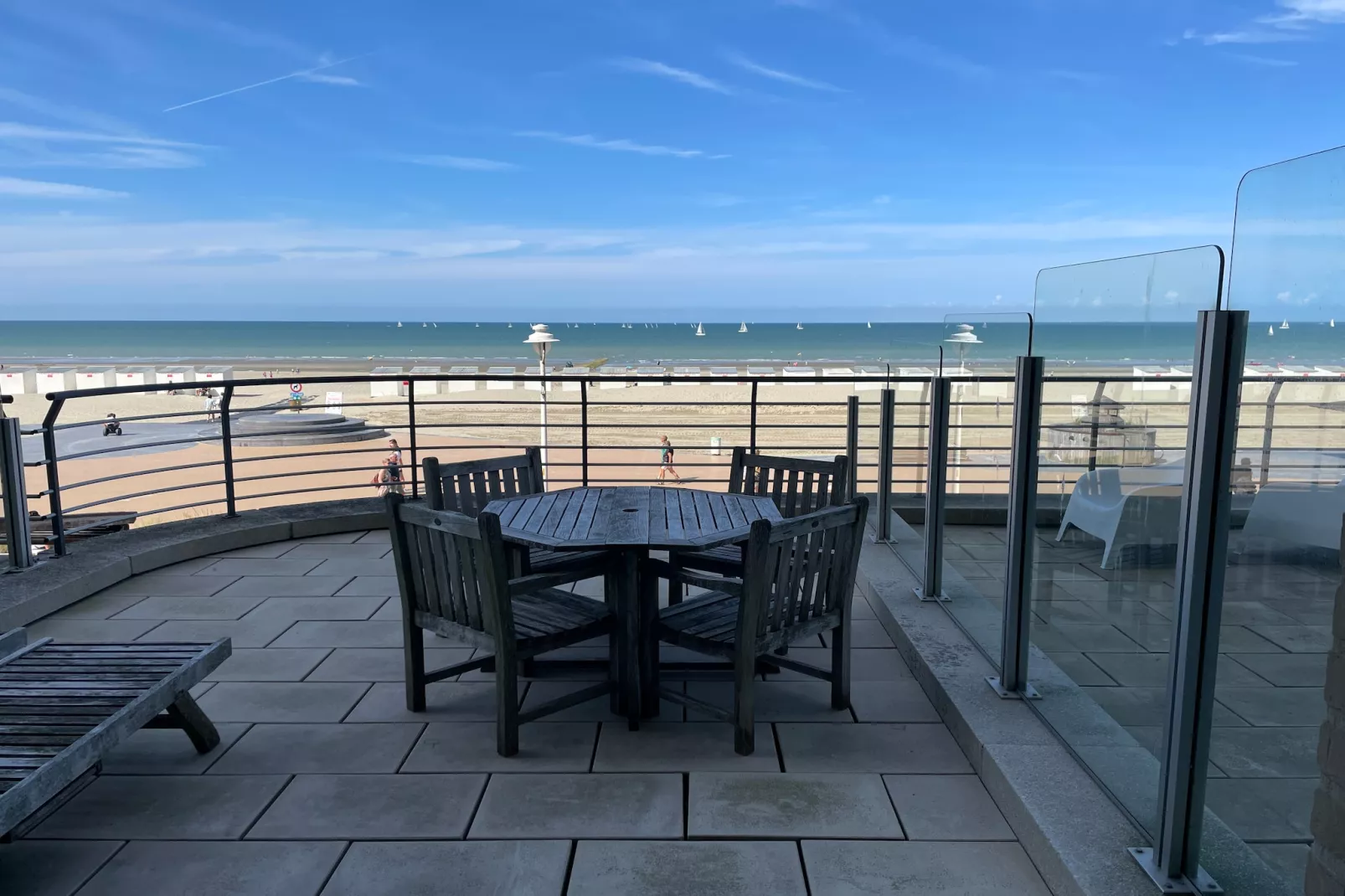 CASINO AB B0101GAR-Terrace balcony