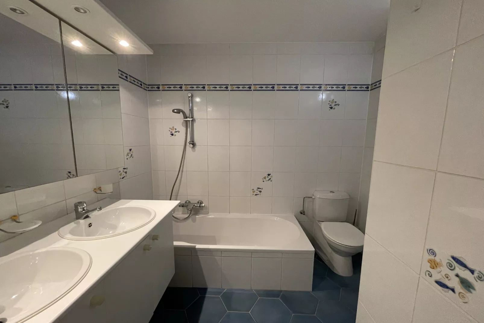 CASINO AB B0101GAR-Bathroom