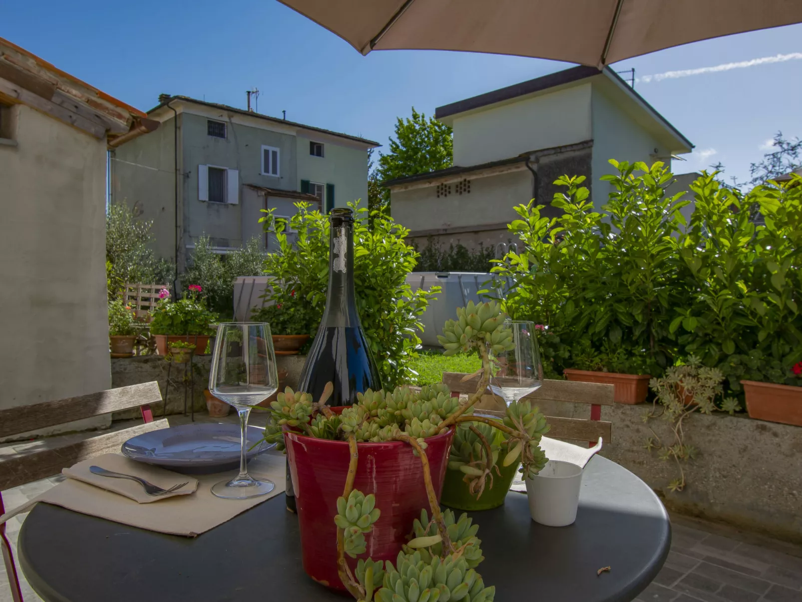 Pinot-Outside