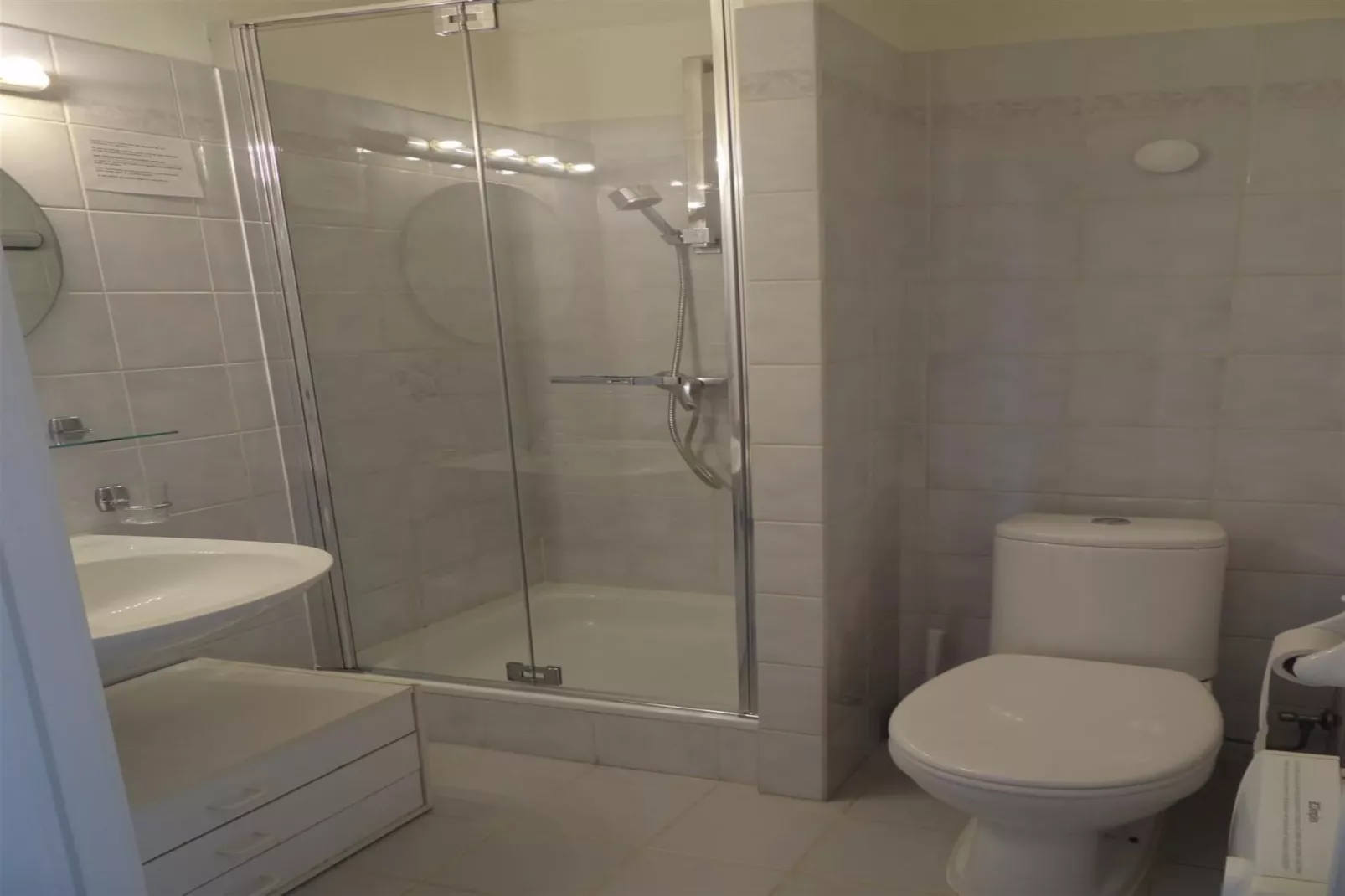 DEN OEVER III 302-Bathroom