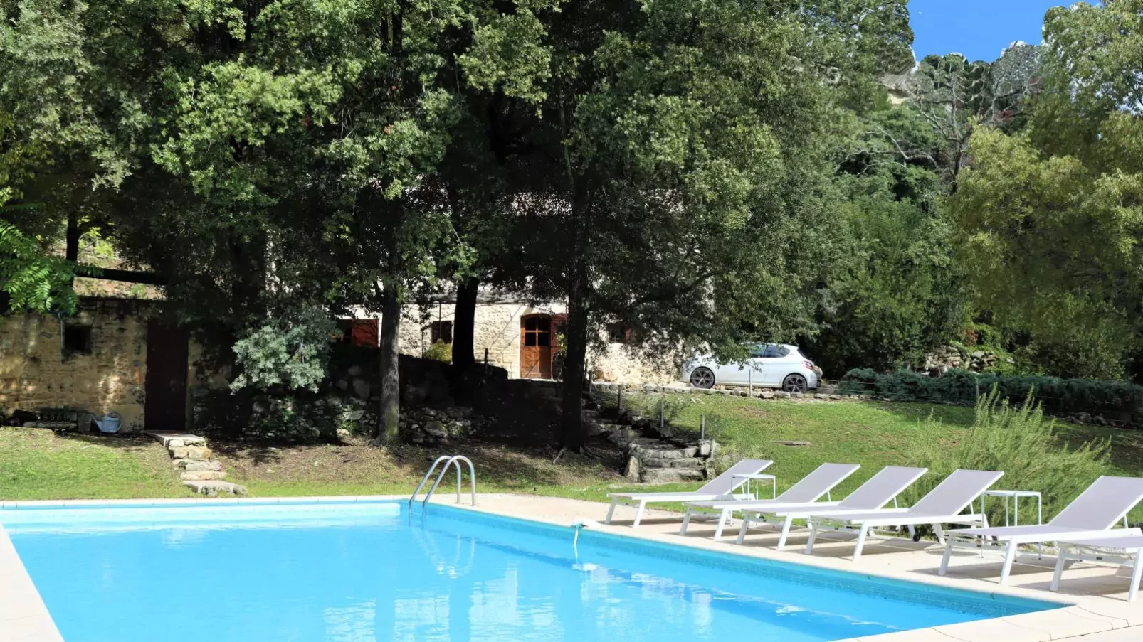 Tauleigne-Exterior summer